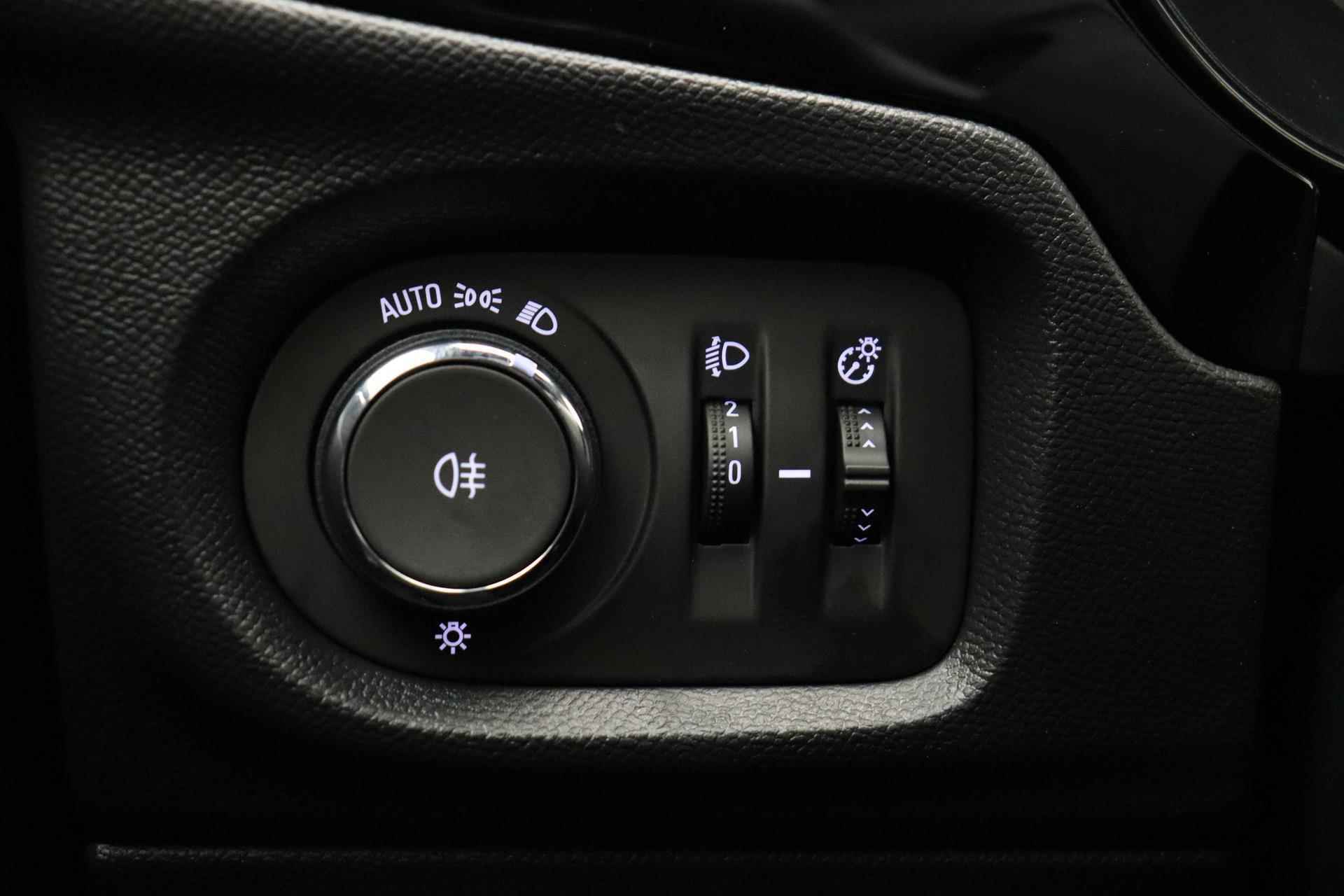 Opel Corsa 1.2 GS Line 100pk | Demo | Airco | Navigatie via Apple Carplay | Camera | Parkeersensoren | Getinte Achterramen - 26/31