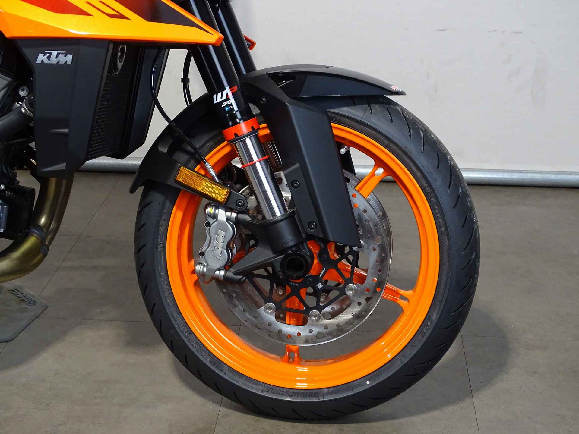 KTM 990 DUKE - 2/13