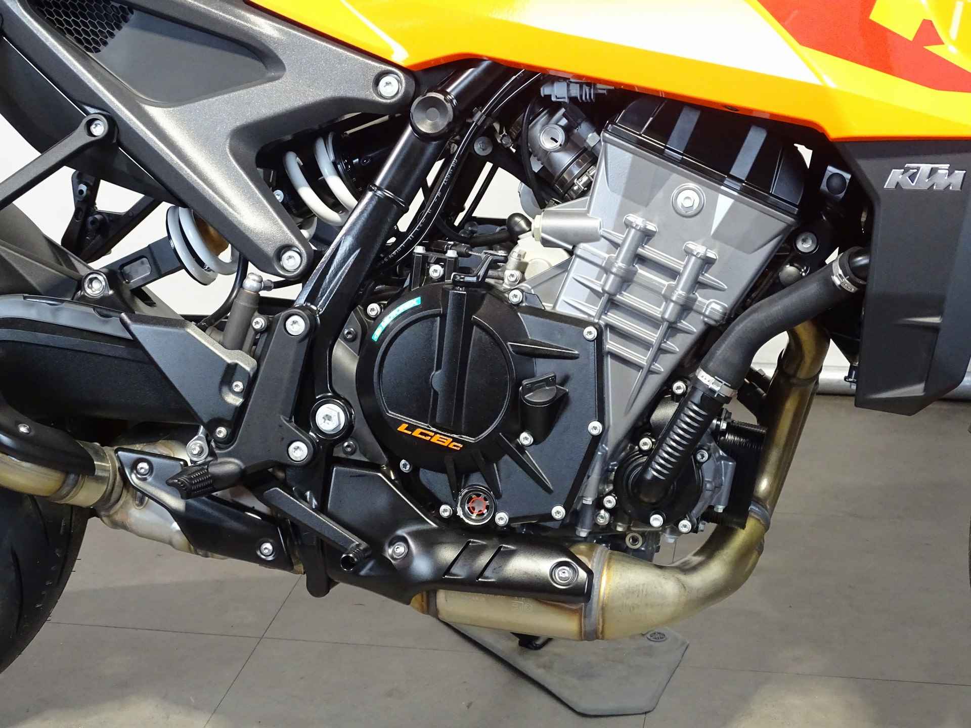 KTM 990 DUKE - 4/13