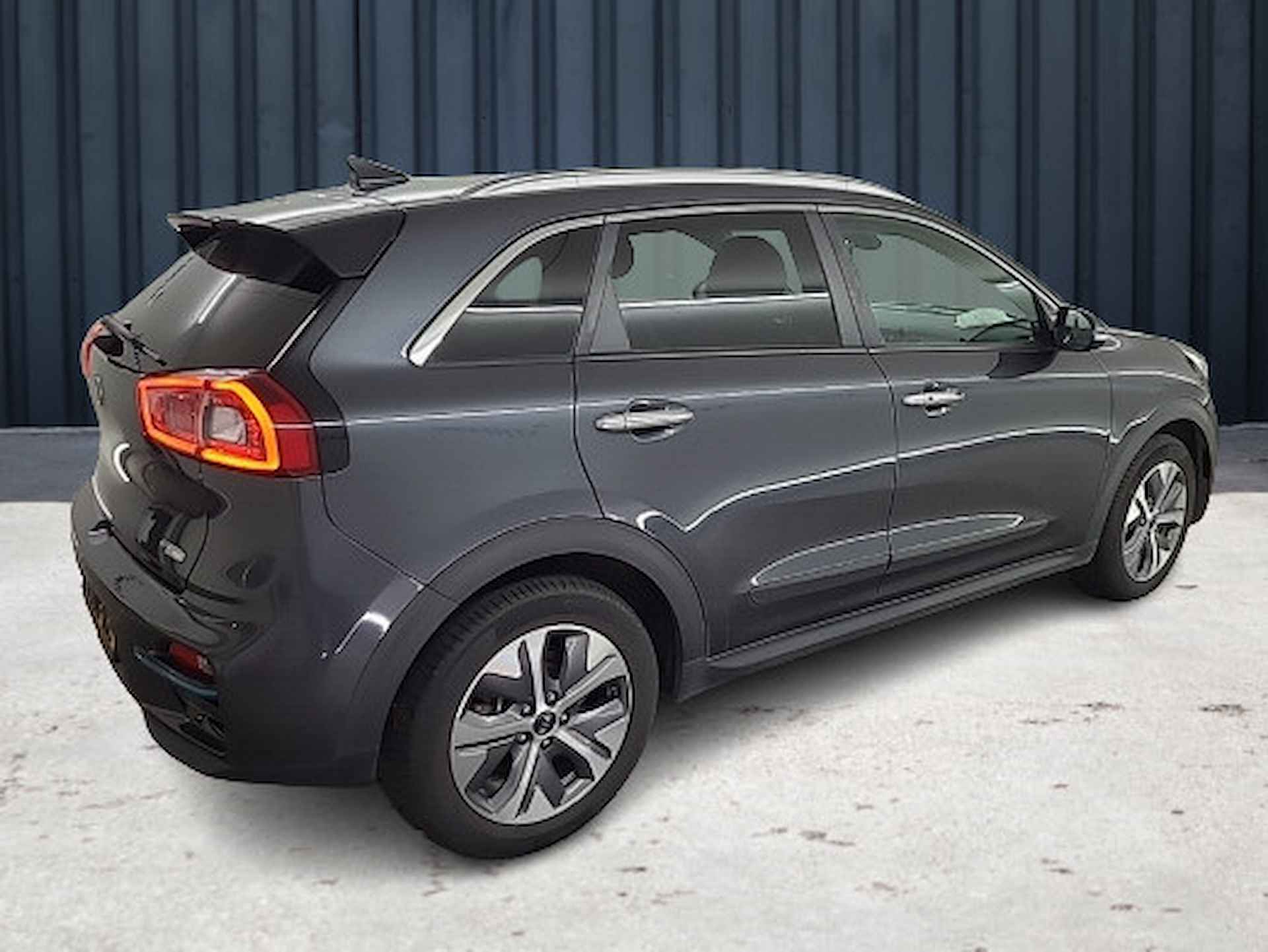 Kia e-Niro ExecutiveLine 64 kWh (204 PK) 1e-Eig. Keurig-Onderh. BOVAG-Garantie. NL-Auto. Leer, Navigatie/Apple-Carplay/Android-Auto, Adaptive-Cruisecontrol, Parkeersensoren-V+A, Keyless-Entry/Start, Stoelverwarming-V+A, DAB, Gevent. Premium-Audio, Licht-Zicht-Pakket, Lm-Velgen-17Inch, Privacy-Glas - 4/21