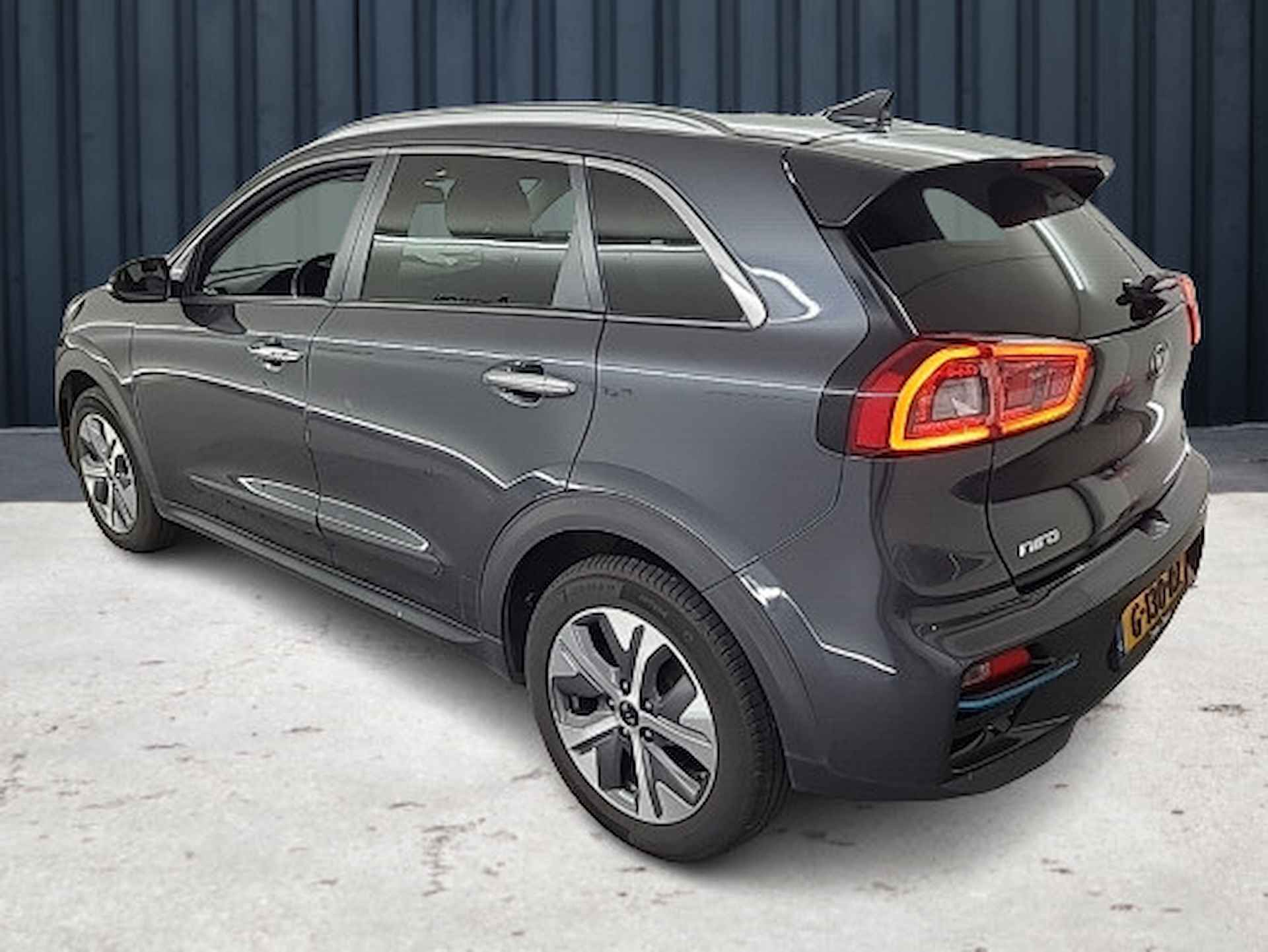 Kia e-Niro ExecutiveLine 64 kWh (204 PK) 1e-Eig. Keurig-Onderh. BOVAG-Garantie. NL-Auto. Leer, Navigatie/Apple-Carplay/Android-Auto, Adaptive-Cruisecontrol, Parkeersensoren-V+A, Keyless-Entry/Start, Stoelverwarming-V+A, DAB, Gevent. Premium-Audio, Licht-Zicht-Pakket, Lm-Velgen-17Inch, Privacy-Glas - 5/21