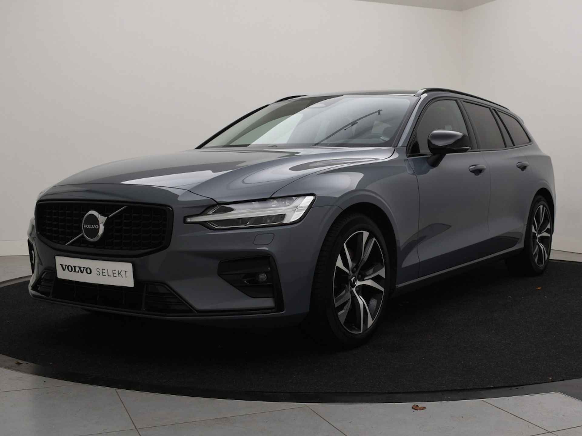 Volvo V60 B4 AUT(7) PLUS DARK TREKHAAK ACC GOOGLE MAPS 18INCH CAMERA - 2/41