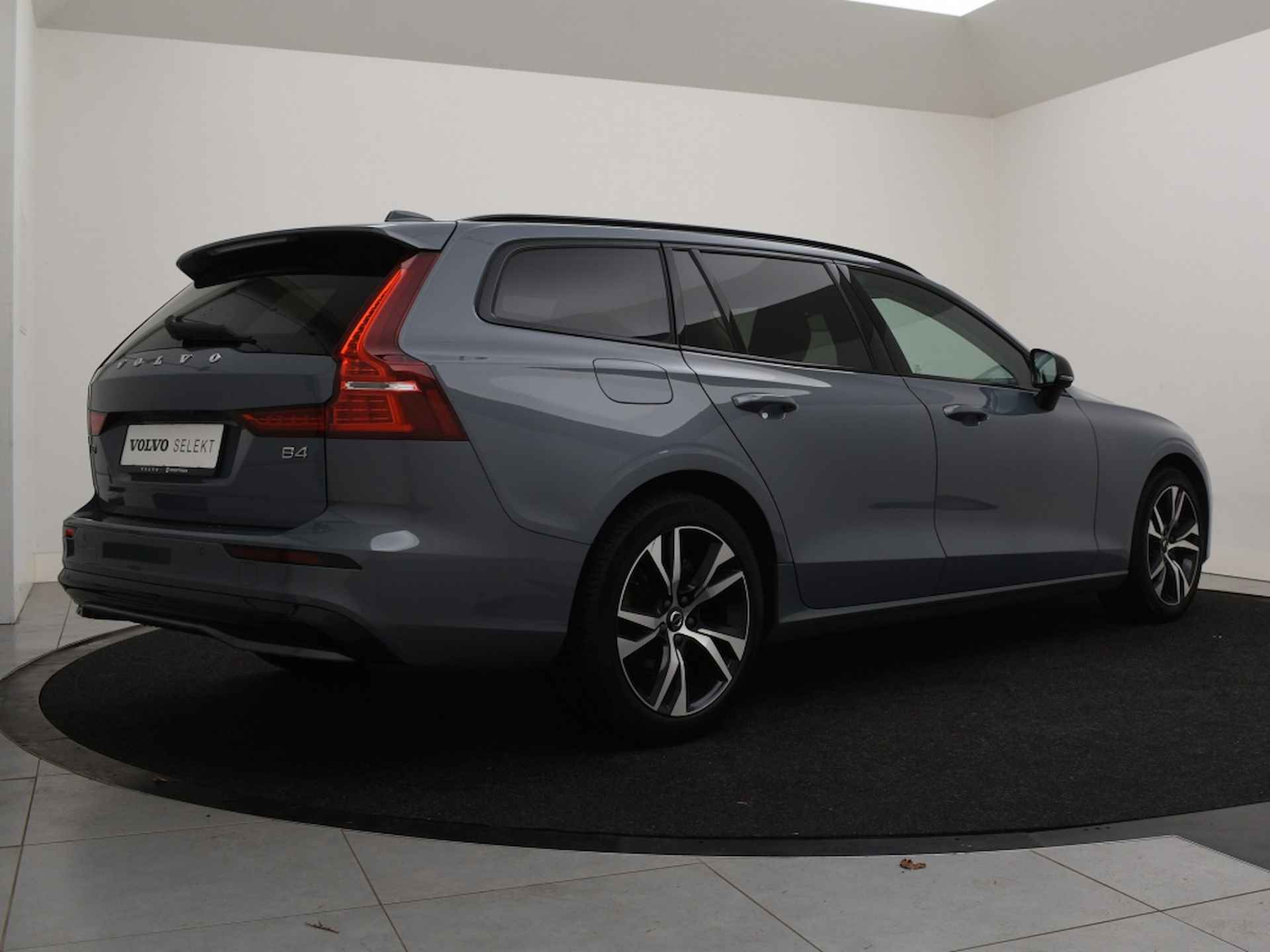 Volvo V60 B4 AUT(7) PLUS DARK TREKHAAK ACC GOOGLE MAPS 18INCH CAMERA - 3/41