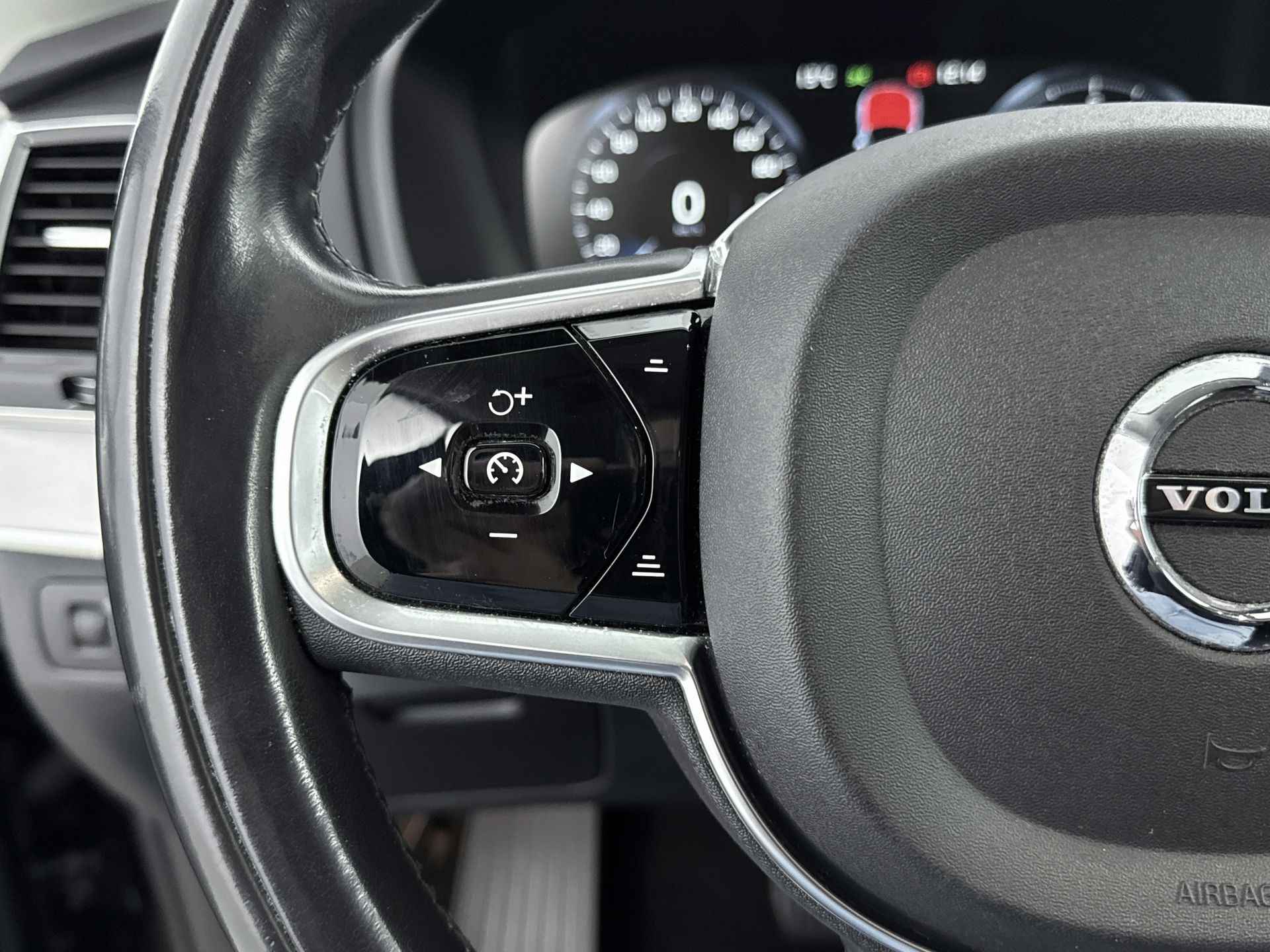 Volvo XC90 D5 AWD GTR |Luchtvering 7p | Leder | Panorama dak | Navigatie | Led | Camera | - 16/28