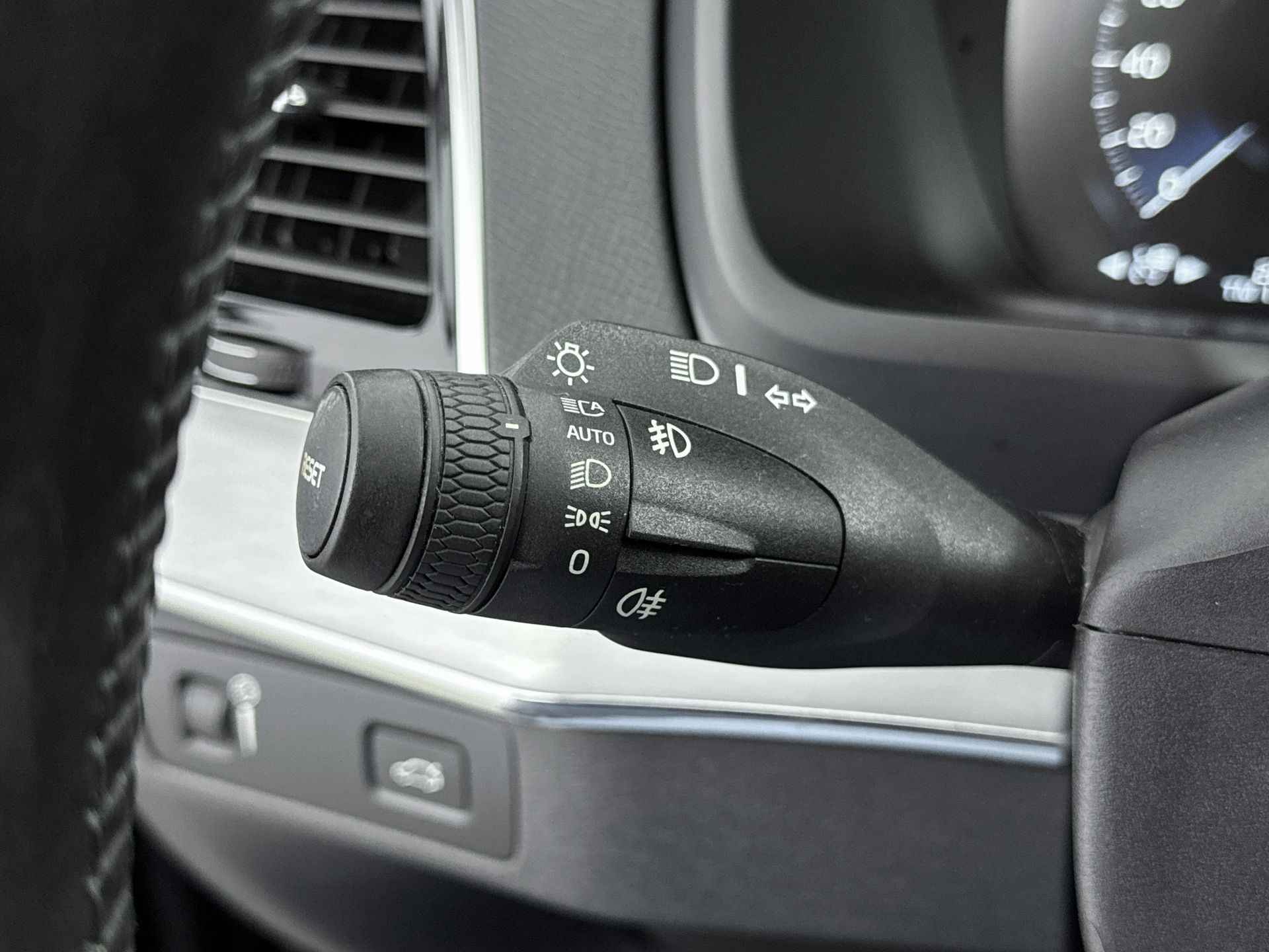 Volvo XC90 D5 AWD GTR |Luchtvering | 7p | Leder | Navigatie | Led | Camera | - 18/28