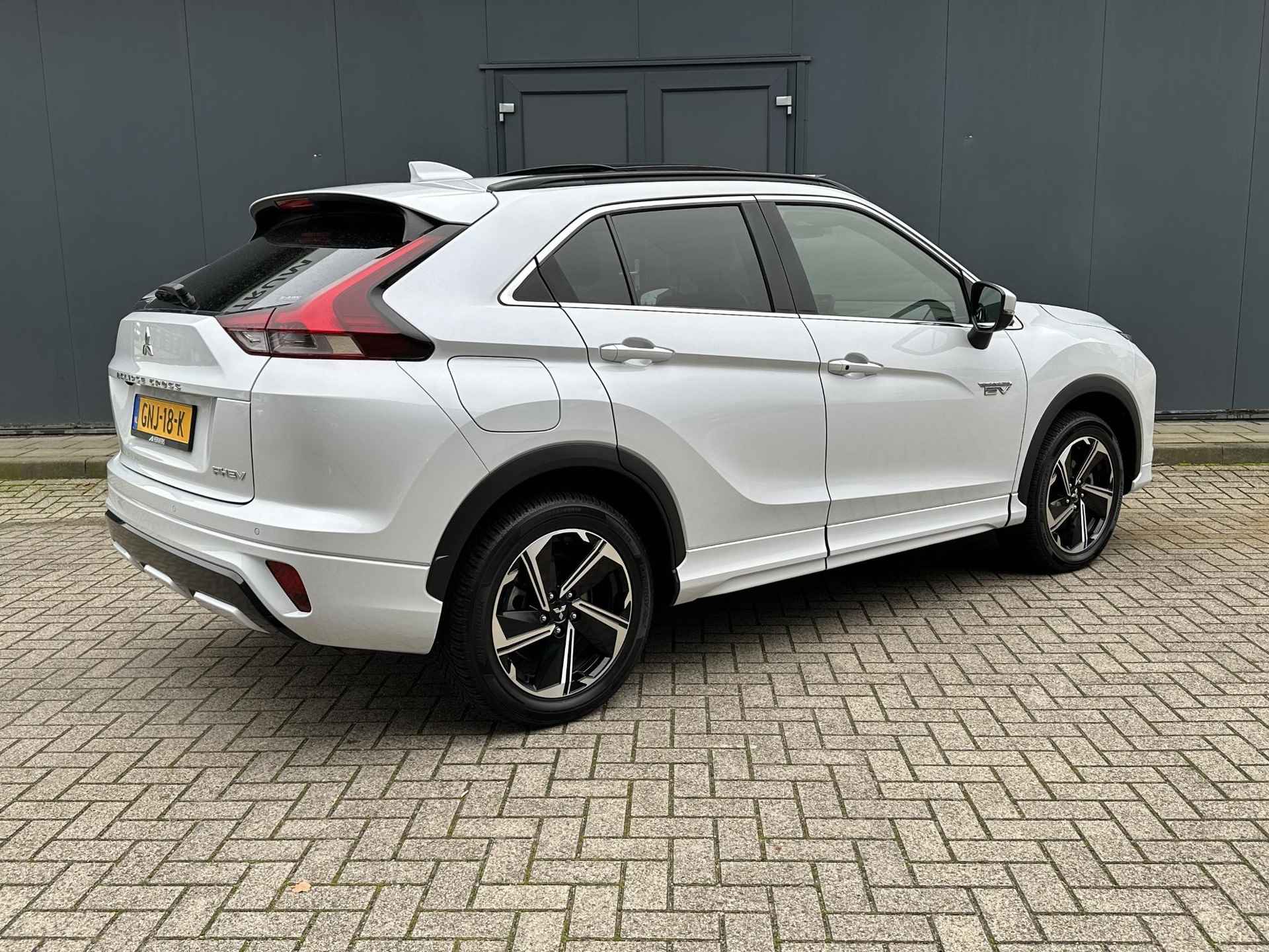 Mitsubishi Eclipse Cross 2.4 PHEV Prestige / 1500kg Trekgewicht / Schuifdak / Adaptieve Cruise Control / Lederen Bekleding / Fabrieks garantie tot 01-2027 of 100.000 km - 3/37