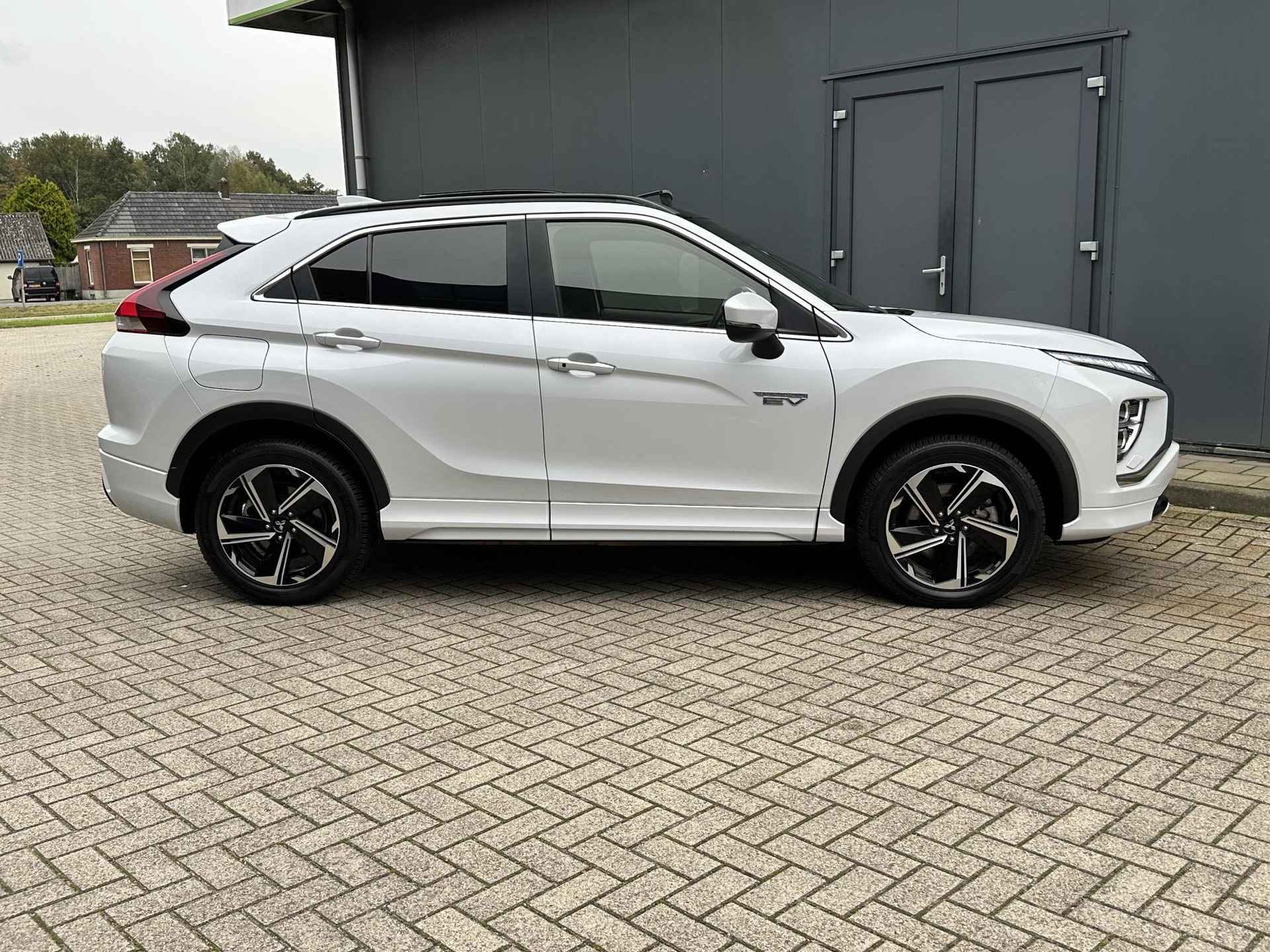 Mitsubishi Eclipse Cross 2.4 PHEV Prestige / 1500kg Trekgewicht / Schuifdak / Adaptieve Cruise Control / Lederen Bekleding / Fabrieks garantie tot 01-2027 of 100.000 km - 16/37