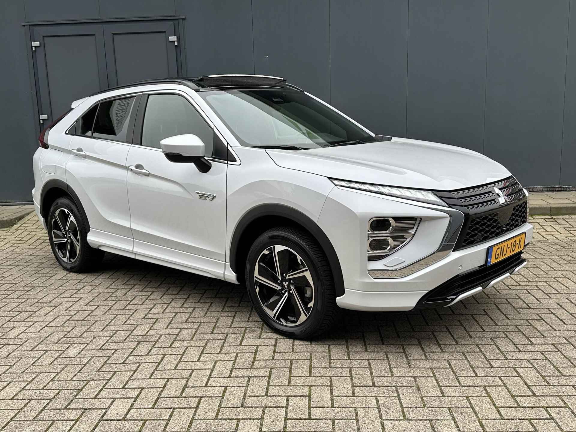 Mitsubishi Eclipse Cross 2.4 PHEV Prestige / 1500kg Trekgewicht / Schuifdak / Adaptieve Cruise Control / Lederen Bekleding / Fabrieks garantie tot 01-2027 of 100.000 km - 17/37