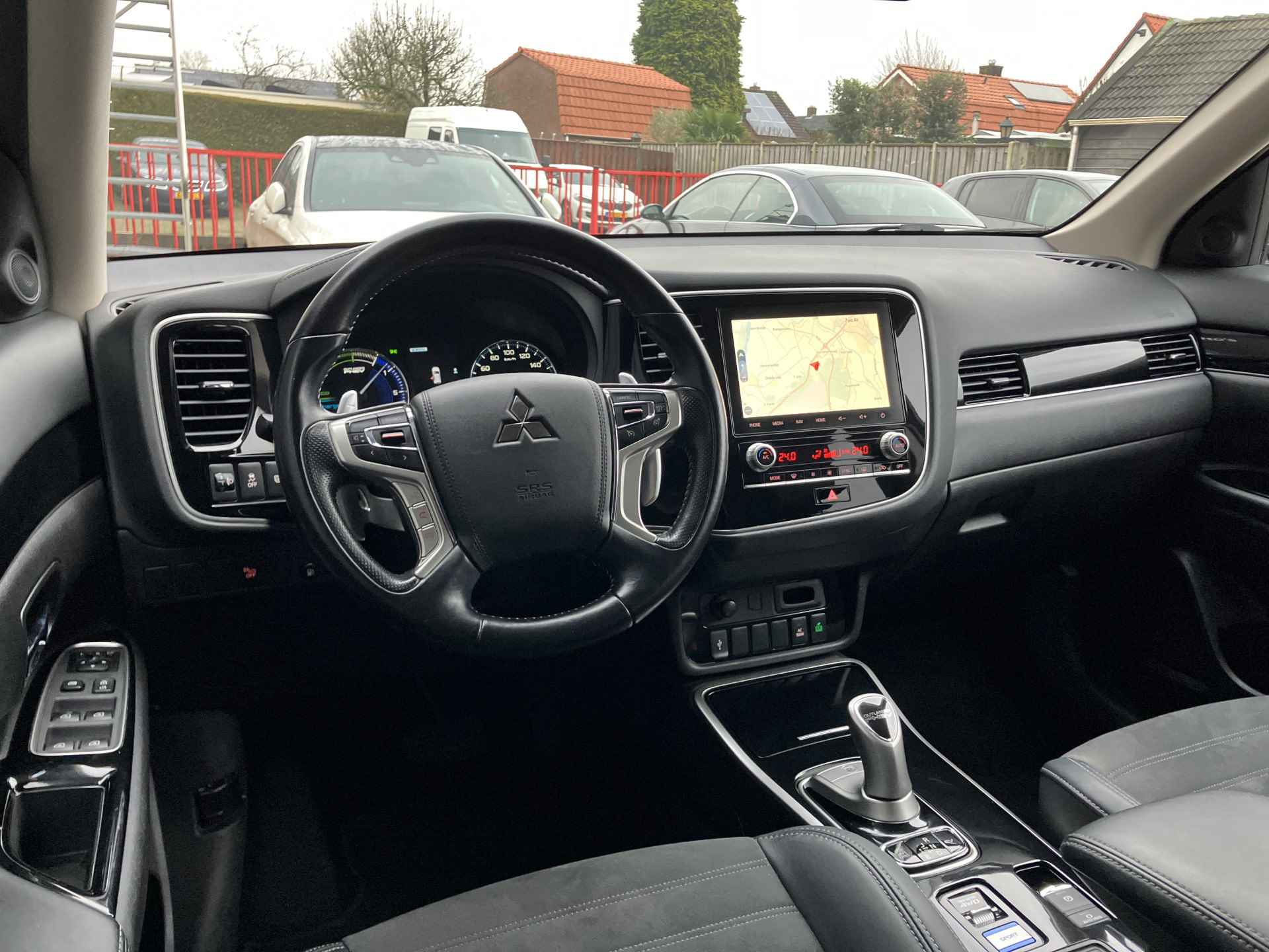 Mitsubishi Outlander 2.4 PHEV Intense AWD AUT. | 1e eigenaar | dealer onderhouden | navigatie | carplay | camera | trekhaak - 15/39