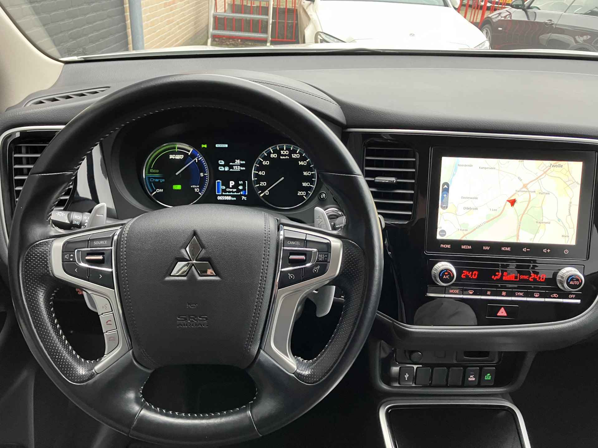 Mitsubishi Outlander 2.4 PHEV Intense AWD AUT. | 1e eigenaar | dealer onderhouden | navigatie | carplay | camera | trekhaak - 23/39