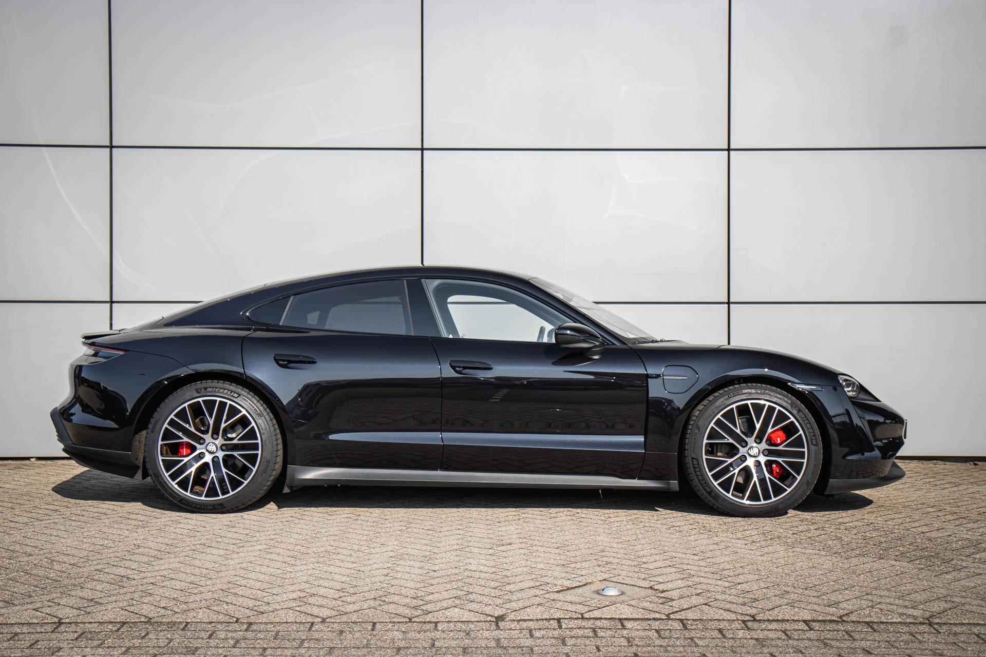 Porsche Taycan 4S Performance 490pk 84 kWh | 20" Velgen | Luchtvering - 3/38