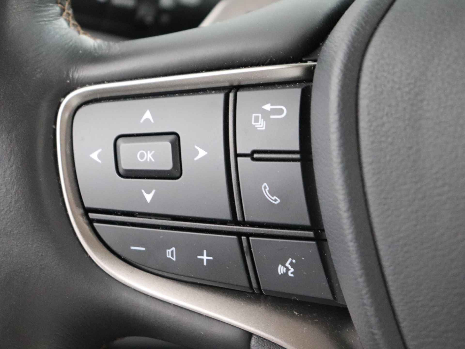 Lexus UX 300e Executive | Mark Levinson | Stoelverwarming en -ventilatie | Head-up Display | - 13/46