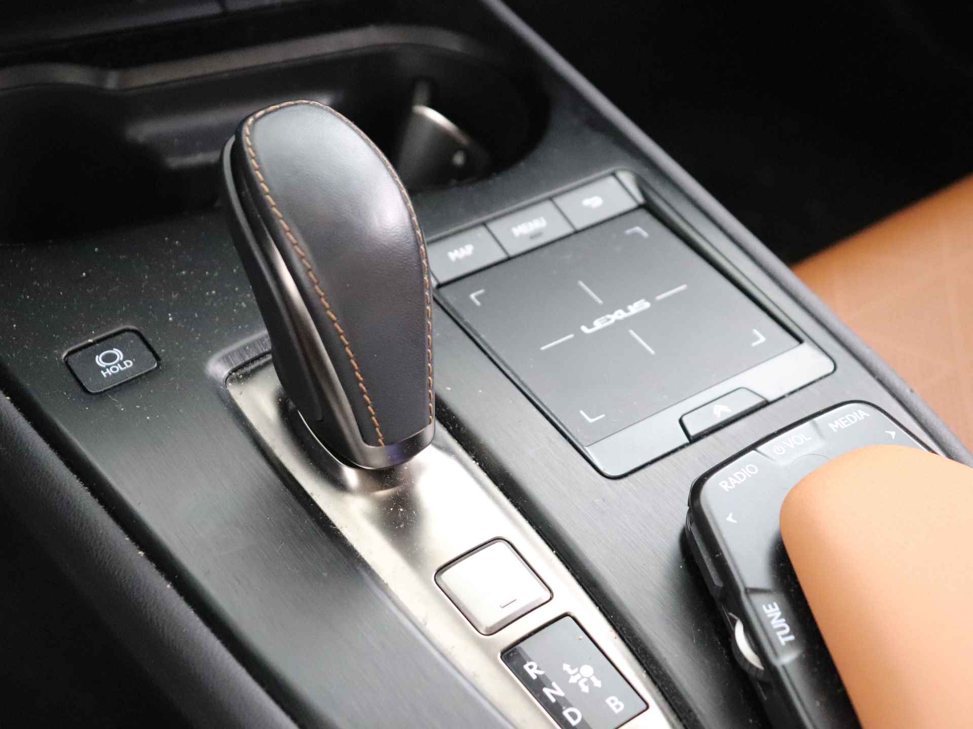 Lexus UX 300e Executive | Mark Levinson | Stoelverwarming en -ventilatie | Head-up Display | - 19/46