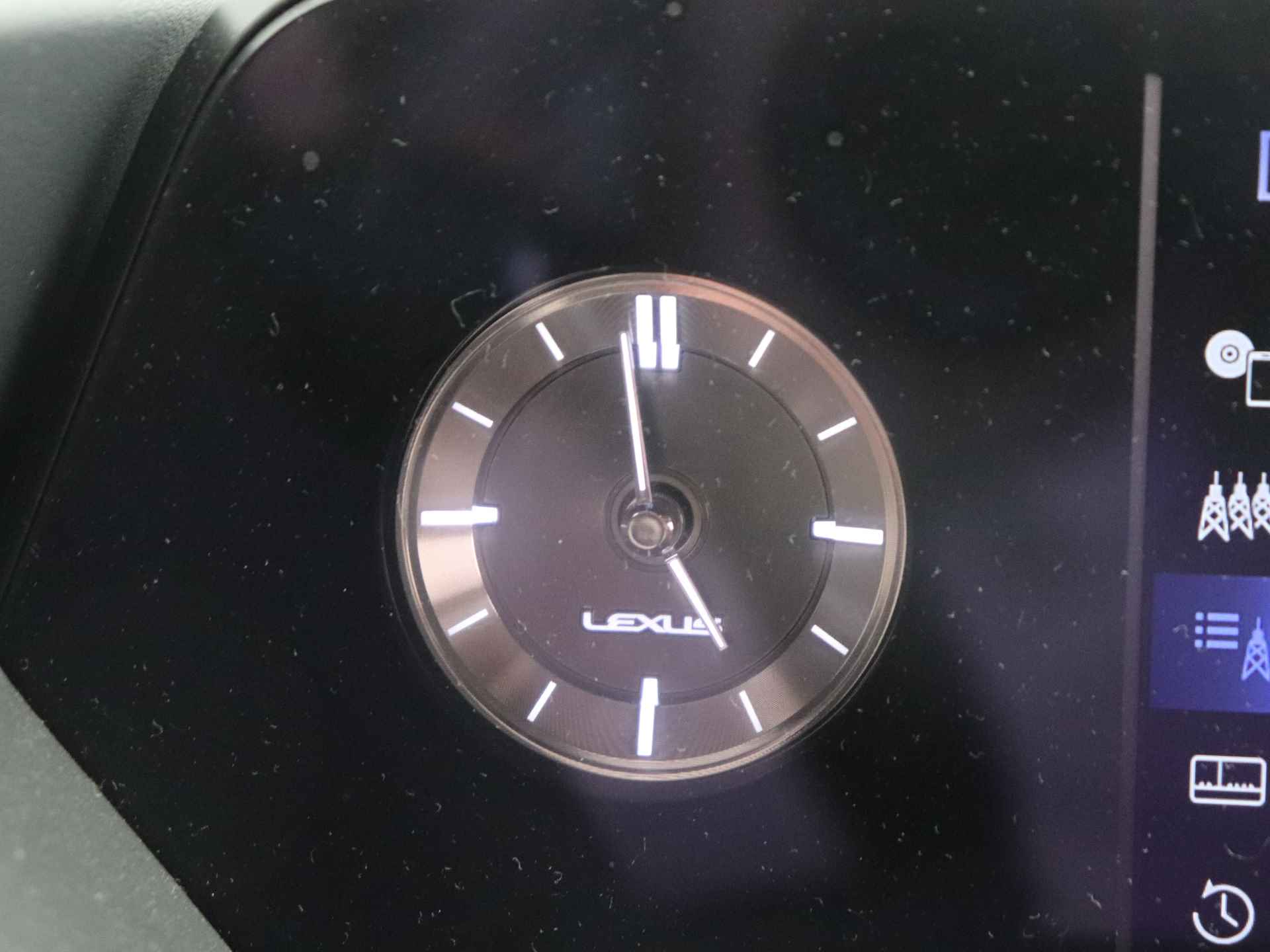 Lexus UX 300e Executive | Mark Levinson | Stoelverwarming en -ventilatie | Head-up Display | - 32/46