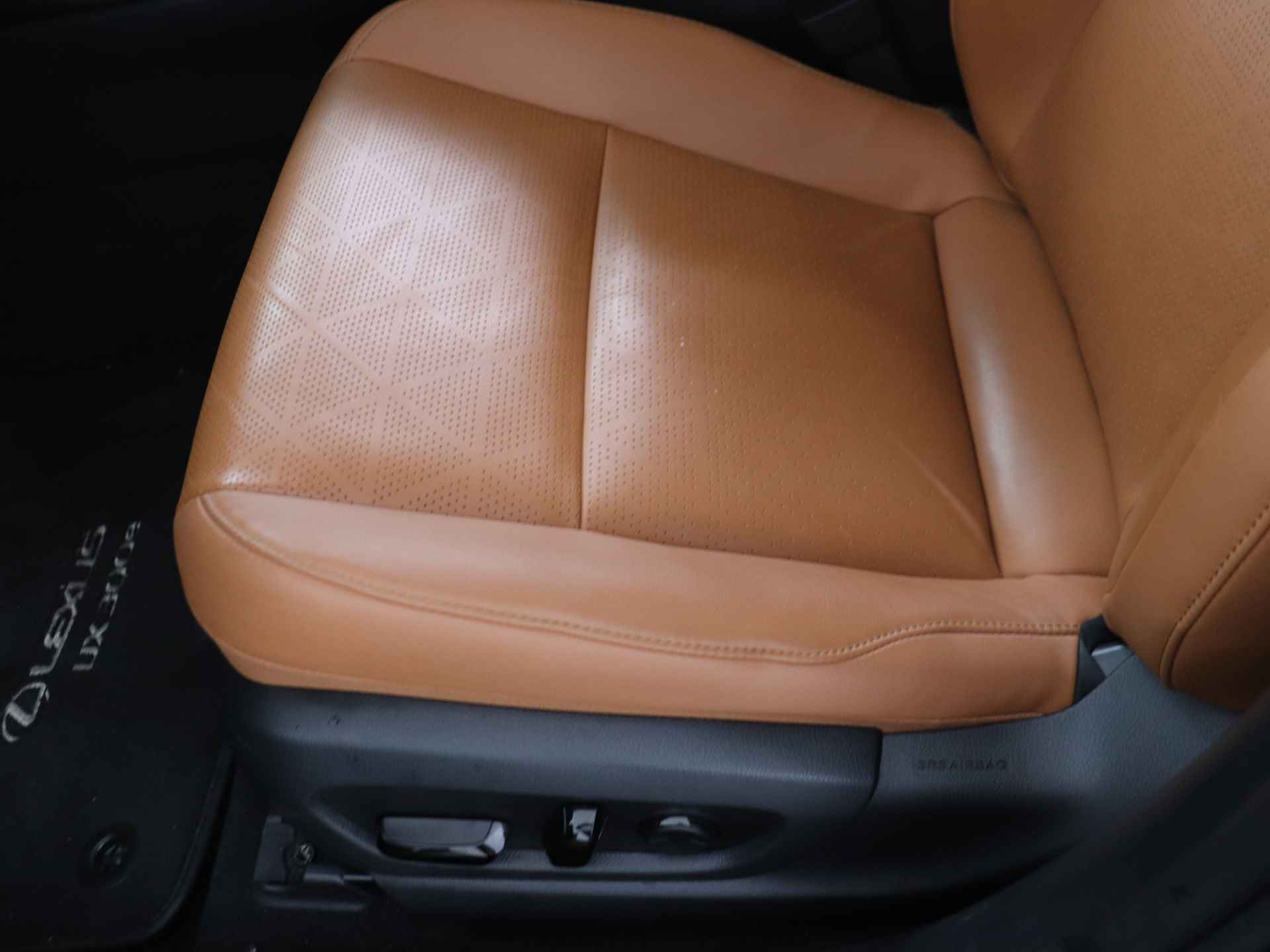 Lexus UX 300e Executive | Mark Levinson | Stoelverwarming en -ventilatie | Head-up Display | - 44/46