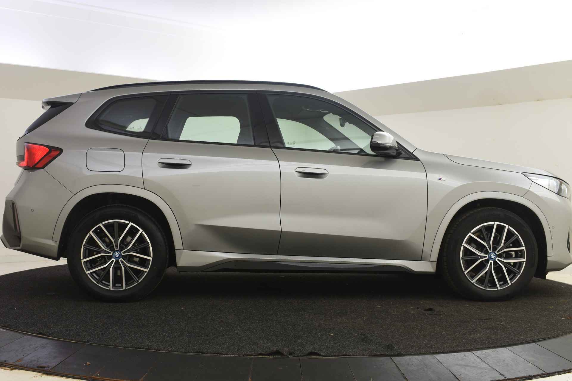 BMW X1 xDrive25e Executive M Sport Automaat / Sportstoelen / Stoelverwarming / Parking Assistant / Adaptieve LED / Adaptief M Onderstel / Comfort Access - 12/41