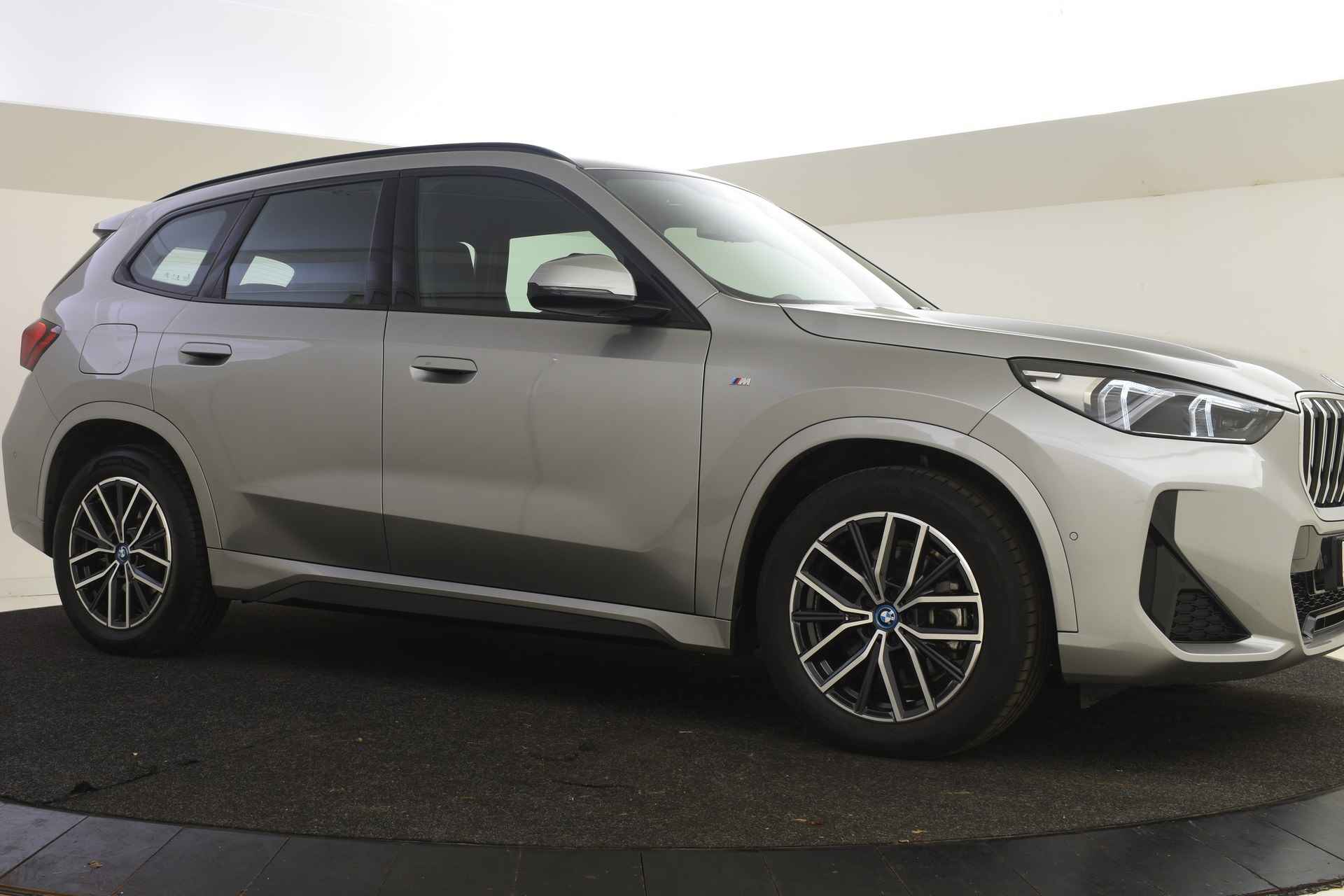 BMW X1 xDrive25e Executive M Sport Automaat / Sportstoelen / Stoelverwarming / Parking Assistant / Adaptieve LED / Adaptief M Onderstel / Comfort Access - 23/41