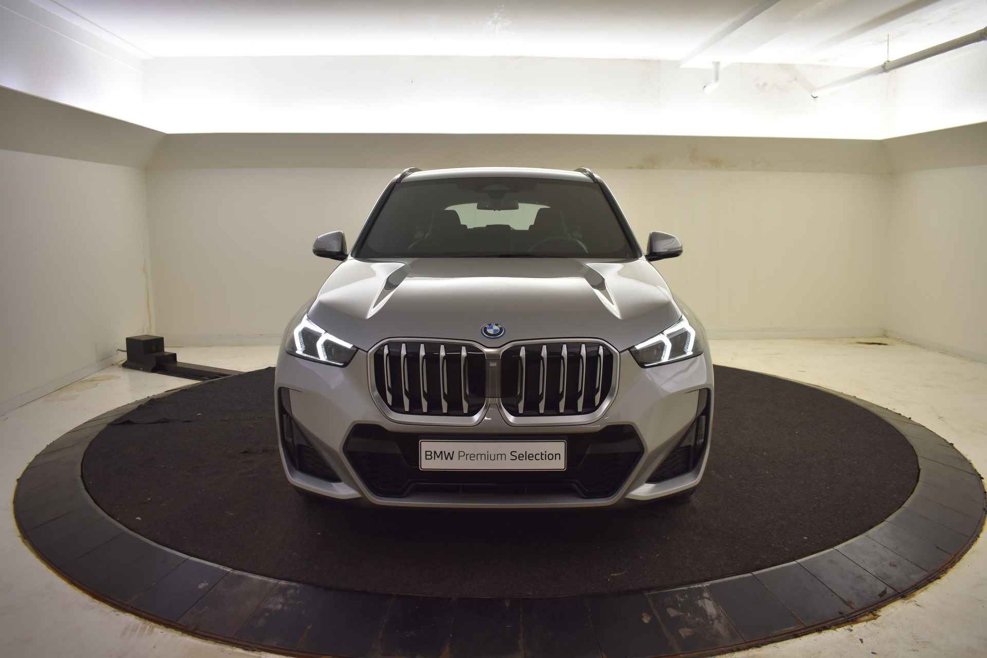 BMW X1 xDrive25e Executive M Sport Automaat / Sportstoelen / Stoelverwarming / Parking Assistant / Adaptieve LED / Adaptief M Onderstel / Comfort Access - 39/41