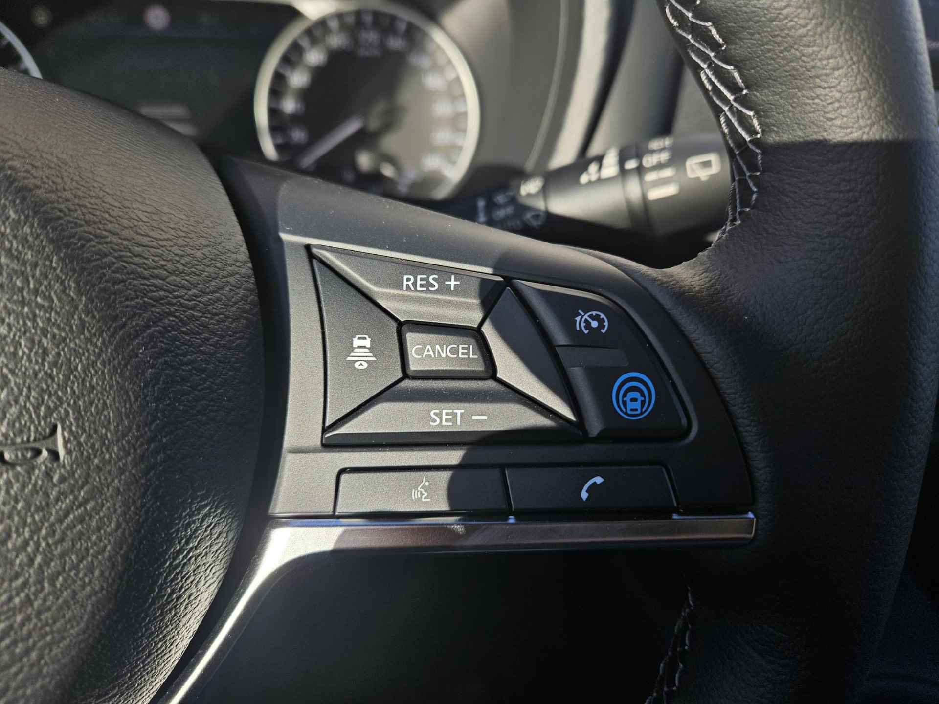 Nissan Juke 1.0 DIG-T N-Connecta / DEMO / Levertijd I.O. / Climate control / Adaptief cruise control / Dode hoek detectie met correctie / Stuurverwarming / Stoelverwarming voor / Keyless entry / Keyless start / Rondomzichtcamera / Parkeersensoren voor en achter  / LED verlichting / Multifunctioneel stuurwiel / Navigatiesysteem full map  / Volledig digitaal instrumentenpaneel / Bluetooth telefoonvoorbereiding / Apple Carplay / Android Auto / DAB radio / Elektrische ramen voor en achter / Elektrisch inklapbare spiegels / Lichtmetalen wielen 17 “ - 10/50