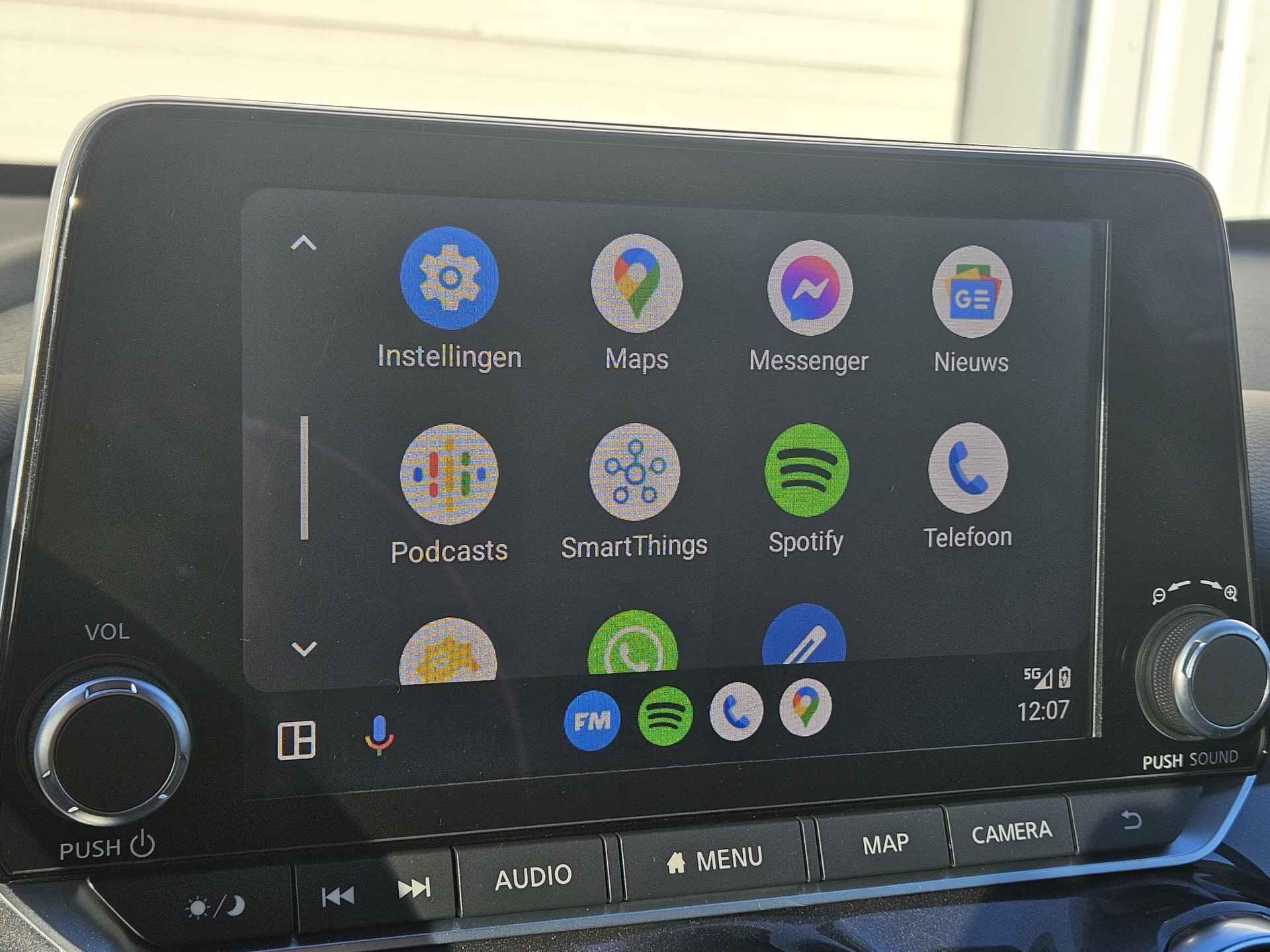 Nissan Juke 1.0 DIG-T N-Connecta / DEMO / Levertijd I.O. / Climate control / Adaptief cruise control / Dode hoek detectie met correctie / Stuurverwarming / Stoelverwarming voor / Keyless entry / Keyless start / Rondomzichtcamera / Parkeersensoren voor en achter  / LED verlichting / Multifunctioneel stuurwiel / Navigatiesysteem full map  / Volledig digitaal instrumentenpaneel / Bluetooth telefoonvoorbereiding / Apple Carplay / Android Auto / DAB radio / Elektrische ramen voor en achter / Elektrisch inklapbare spiegels / Lichtmetalen wielen 17 “ - 19/50