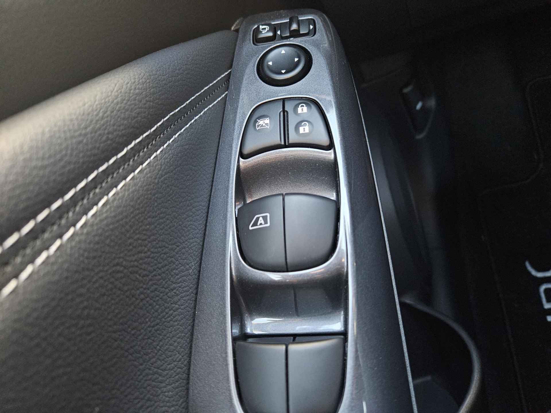 Nissan Juke 1.0 DIG-T N-Connecta / DEMO / Levertijd I.O. / Climate control / Adaptief cruise control / Dode hoek detectie met correctie / Stuurverwarming / Stoelverwarming voor / Keyless entry / Keyless start / Rondomzichtcamera / Parkeersensoren voor en achter  / LED verlichting / Multifunctioneel stuurwiel / Navigatiesysteem full map  / Volledig digitaal instrumentenpaneel / Bluetooth telefoonvoorbereiding / Apple Carplay / Android Auto / DAB radio / Elektrische ramen voor en achter / Elektrisch inklapbare spiegels / Lichtmetalen wielen 17 “ - 22/50