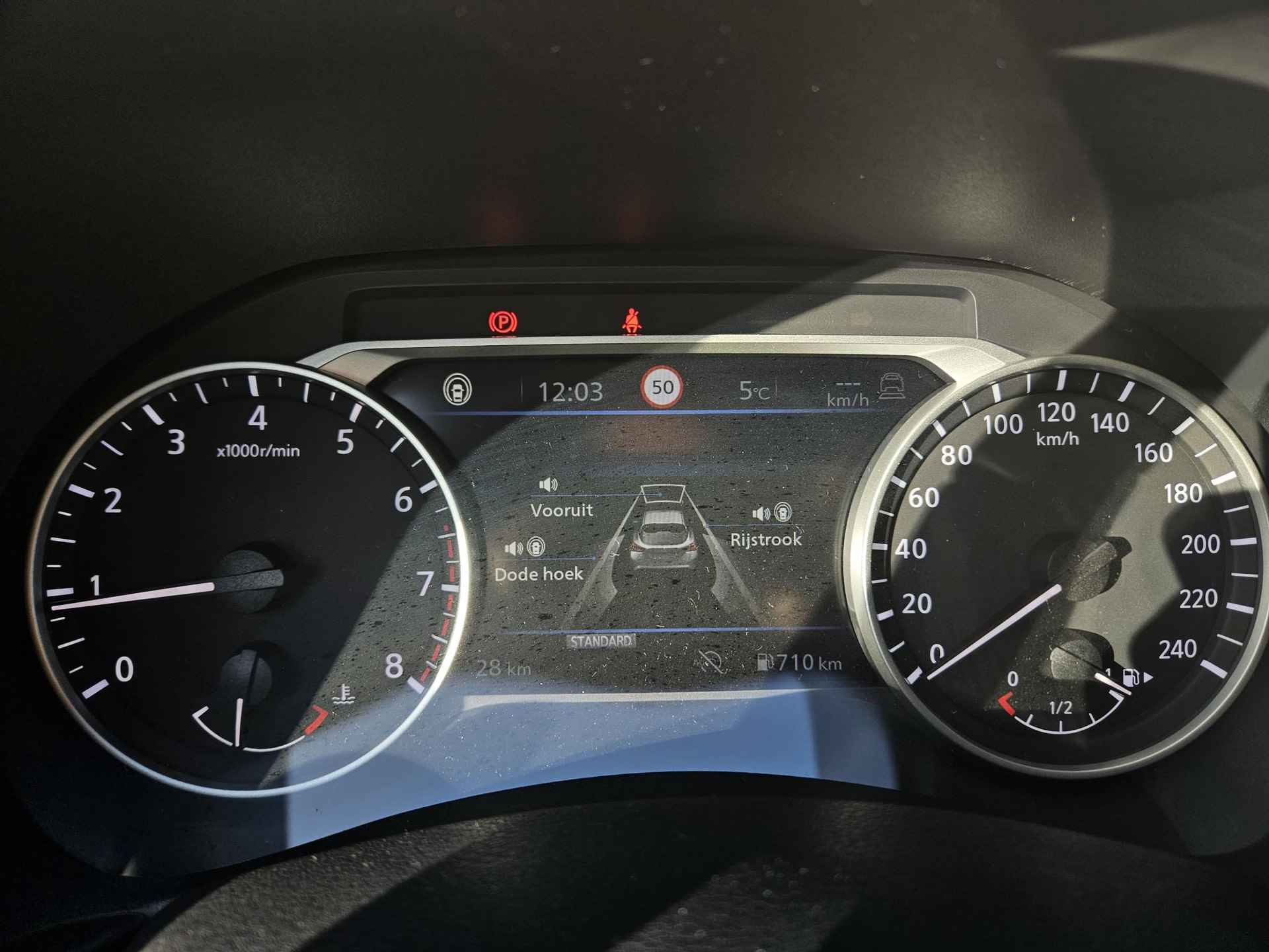 Nissan Juke 1.0 DIG-T N-Connecta / DEMO / Levertijd I.O. / Climate control / Adaptief cruise control / Dode hoek detectie met correctie / Stuurverwarming / Stoelverwarming voor / Keyless entry / Keyless start / Rondomzichtcamera / Parkeersensoren voor en achter  / LED verlichting / Multifunctioneel stuurwiel / Navigatiesysteem full map  / Volledig digitaal instrumentenpaneel / Bluetooth telefoonvoorbereiding / Apple Carplay / Android Auto / DAB radio / Elektrische ramen voor en achter / Elektrisch inklapbare spiegels / Lichtmetalen wielen 17 “ - 36/50