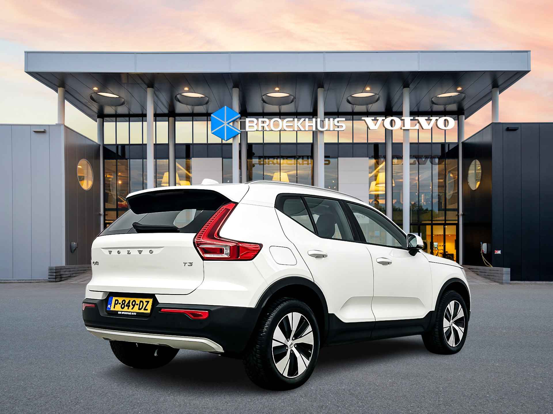 Volvo XC40 T3 Momentum | 18" | Harman Kardon | Navigatie | Parkeersensoren V+A | Climate control - 4/28