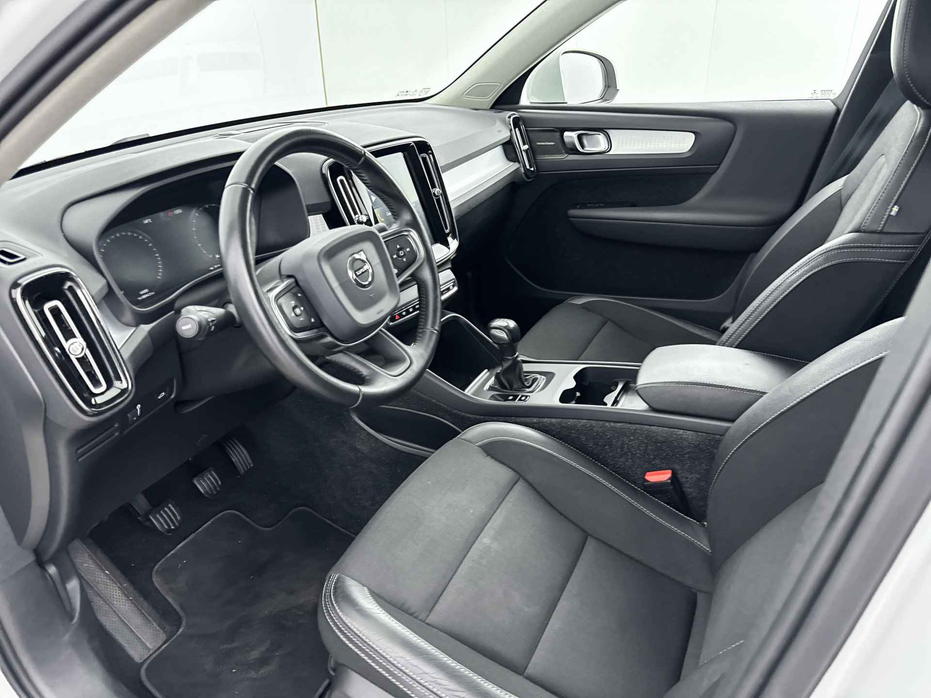 Volvo XC40 T3 Momentum | 18" | Harman Kardon | Navigatie | Parkeersensoren V+A | Climate control - 11/28