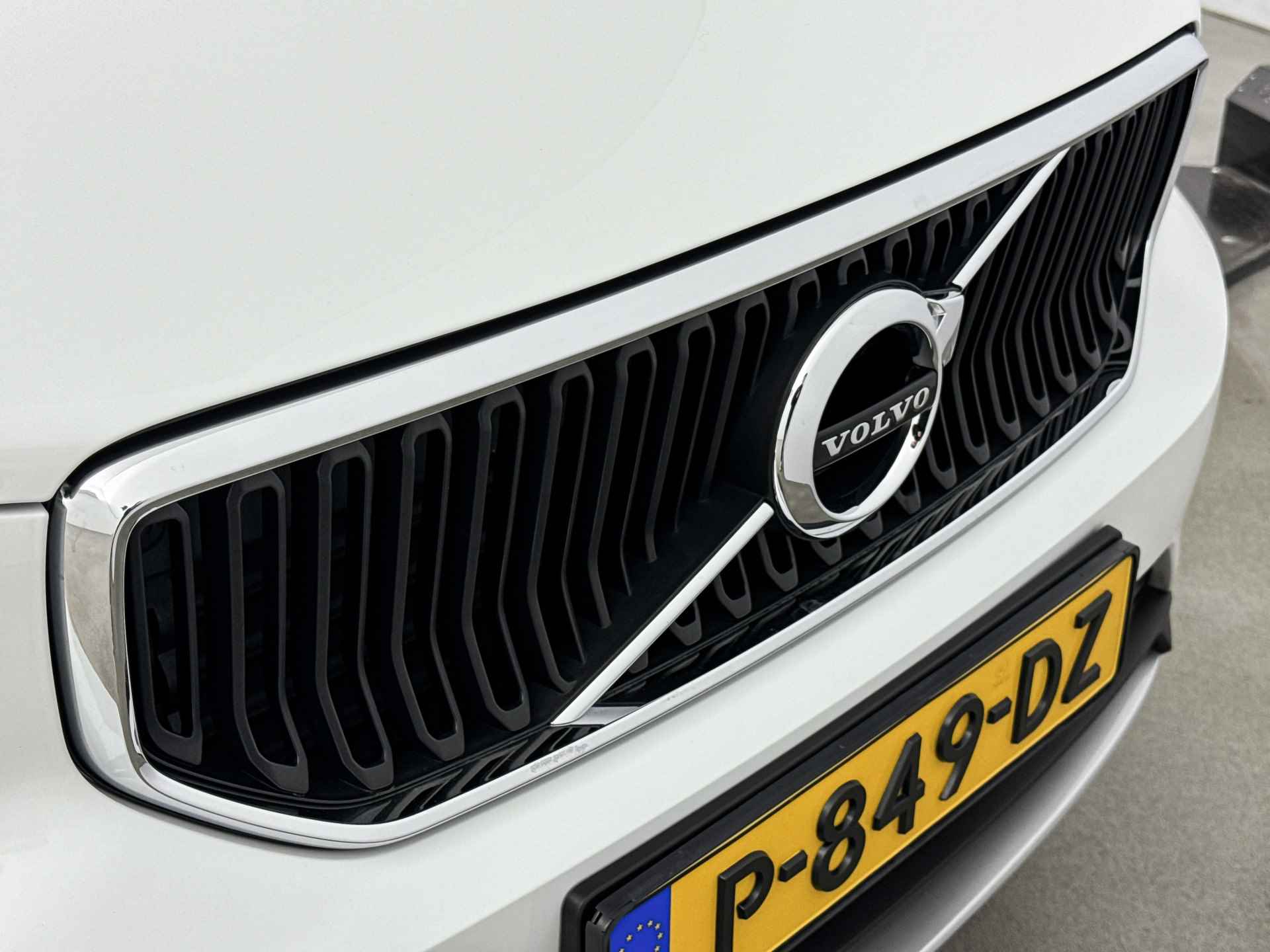 Volvo XC40 T3 Momentum | 18" | Harman Kardon | Navigatie | Parkeersensoren V+A | Climate control - 25/28