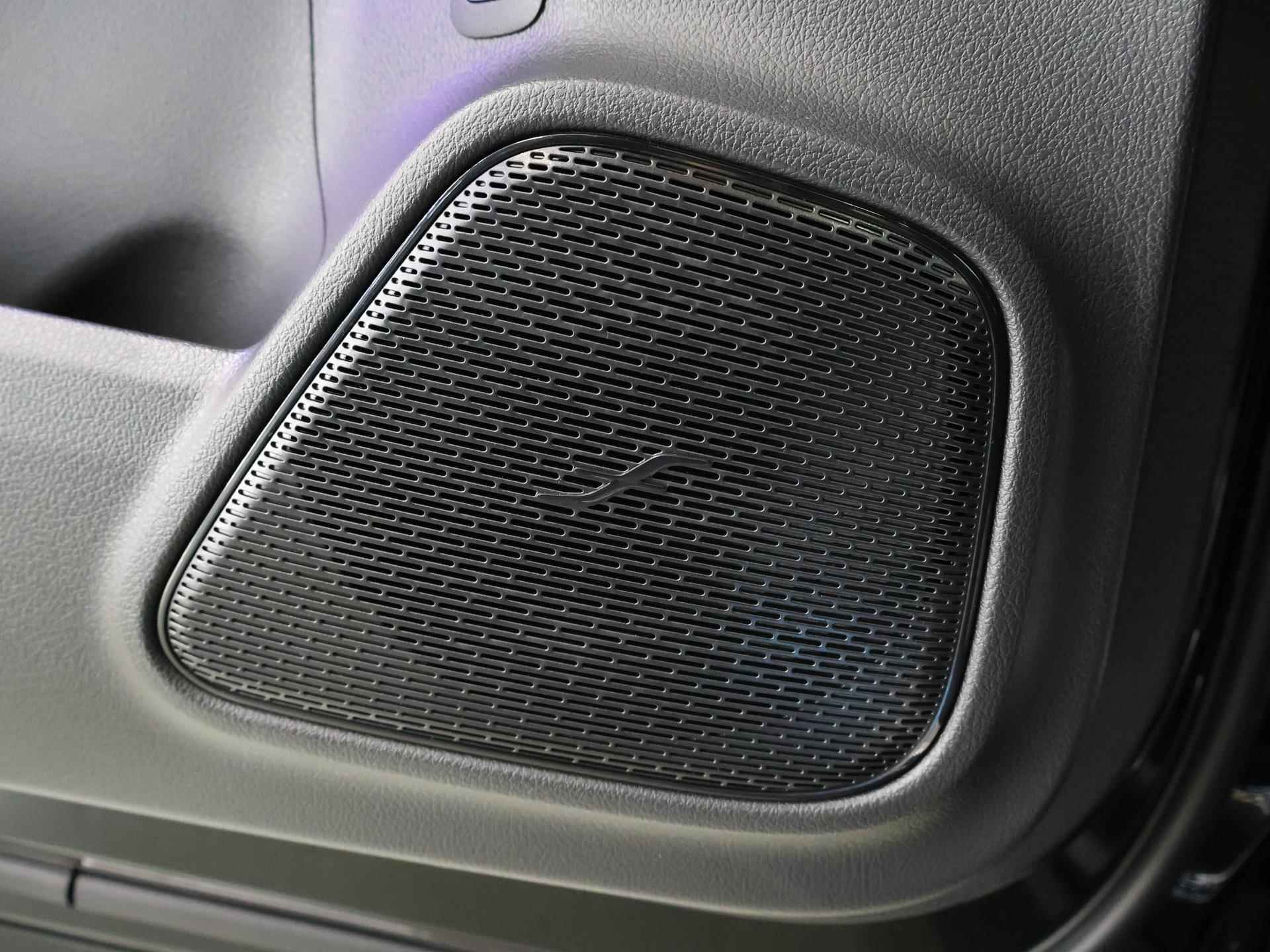 Mercedes-Benz EQB 250+ AMG NIGHT Sport Edition 71kWh | Panoramadak | Adaptief Onderstel | Keyless Entry | Dodehoekassistent | Stoelverwarming | Sfeerverlichting | Achteruitrijcamera | MBUX Augmented Reality | 20" Multispaaks AMG velgen | - 45/52