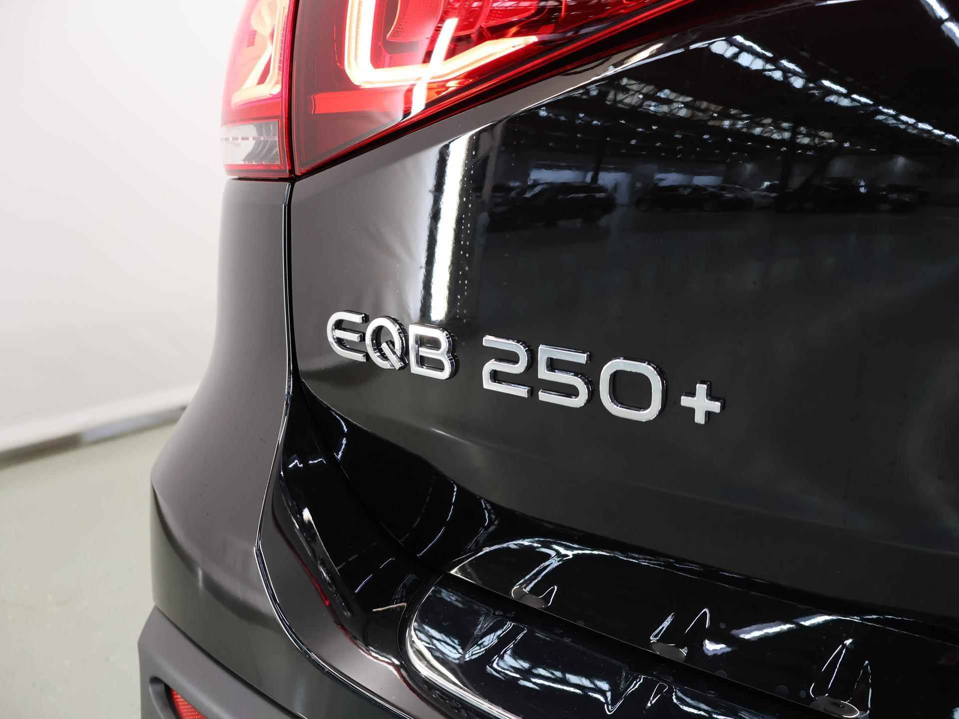 Mercedes-Benz EQB 250+ AMG NIGHT Sport Edition 71kWh | Panoramadak | Adaptief Onderstel | Keyless Entry | Dodehoekassistent | Stoelverwarming | Sfeerverlichting | Achteruitrijcamera | MBUX Augmented Reality | 20" Multispaaks AMG velgen | - 48/52