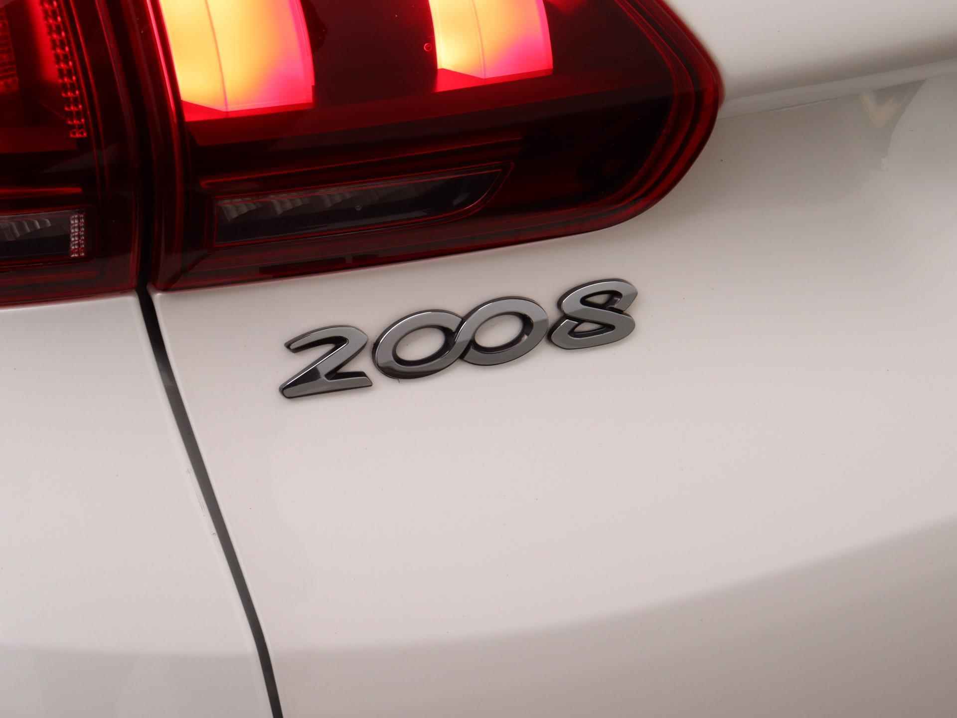 Peugeot 2008 Blue Lease Allure 130pk | Navigatie | Camera | Climate Control | Parkeersensoren Achter | Cruise Control - 15/36