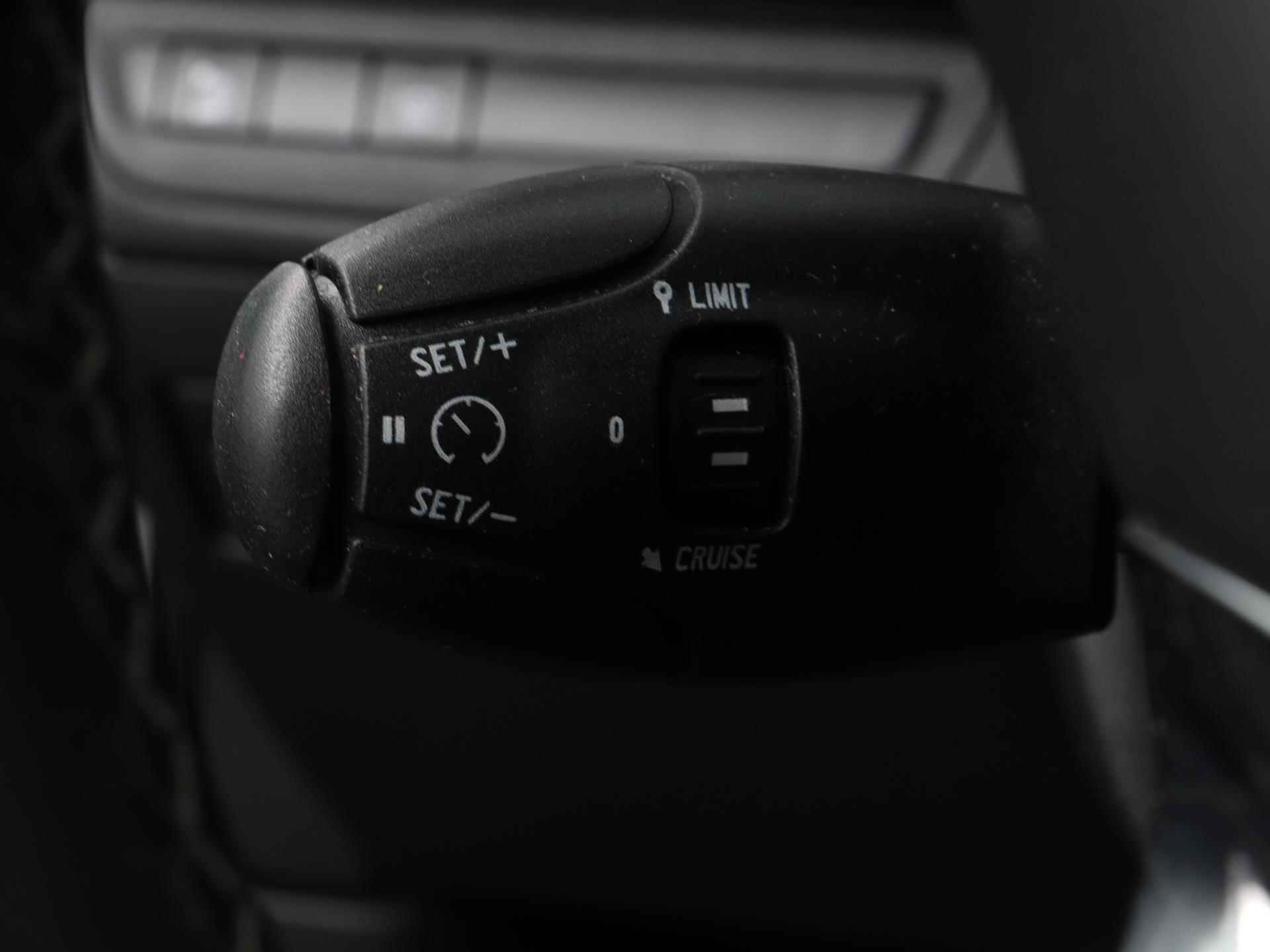 Peugeot 2008 Blue Lease Allure 130pk | Navigatie | Camera | Climate Control | Parkeersensoren Achter | Cruise Control - 28/36