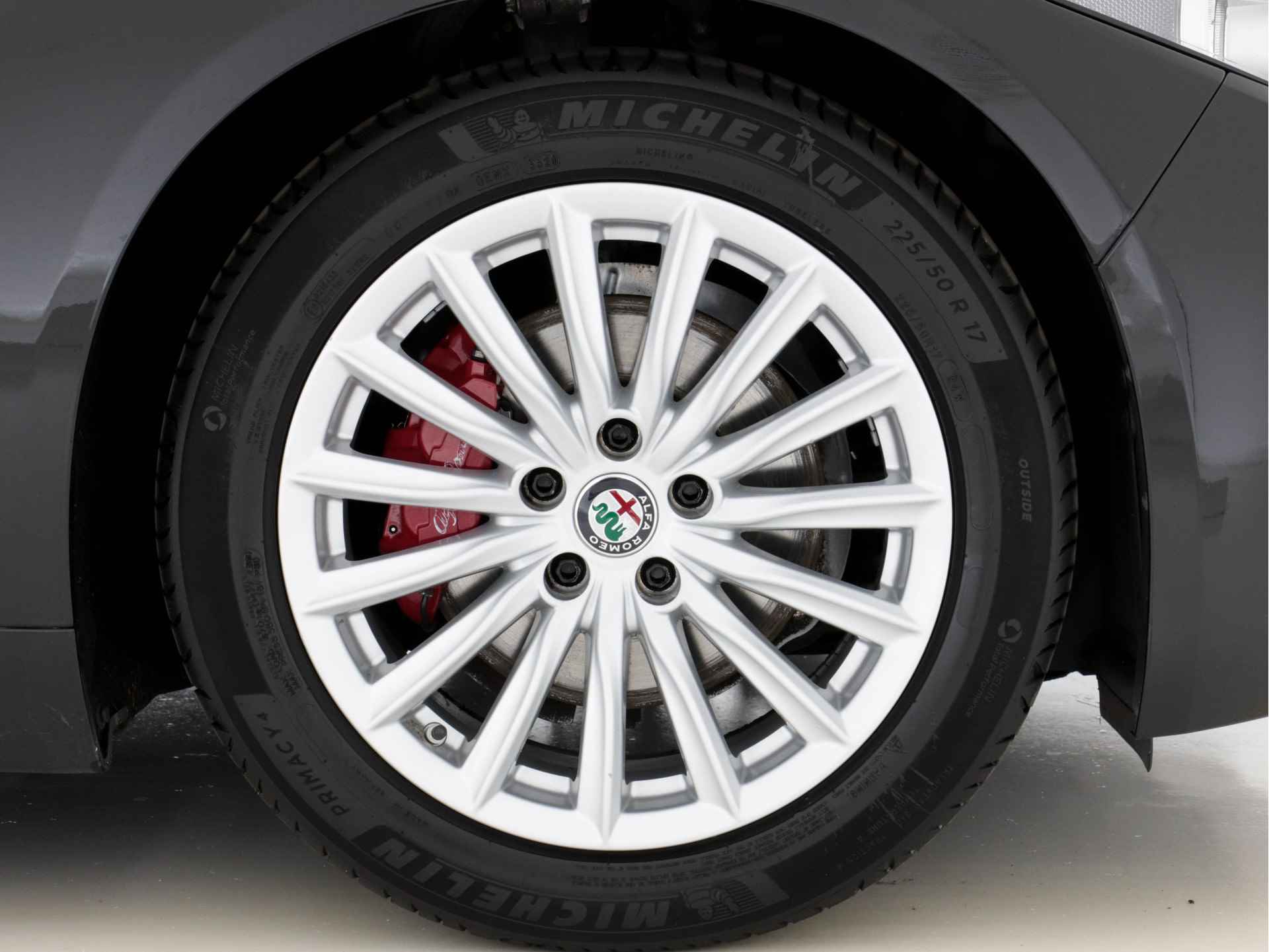 Alfa Romeo Giulia 2.0T Super Black-Line 200 Pk Aut. *NAVI-FULLMAP | 1/2-LEDER | DAB | ECC | PDC | CRUISE | COMFORT-SEATS | BREMSA-BRAKES | 17"ALU*. - 22/28