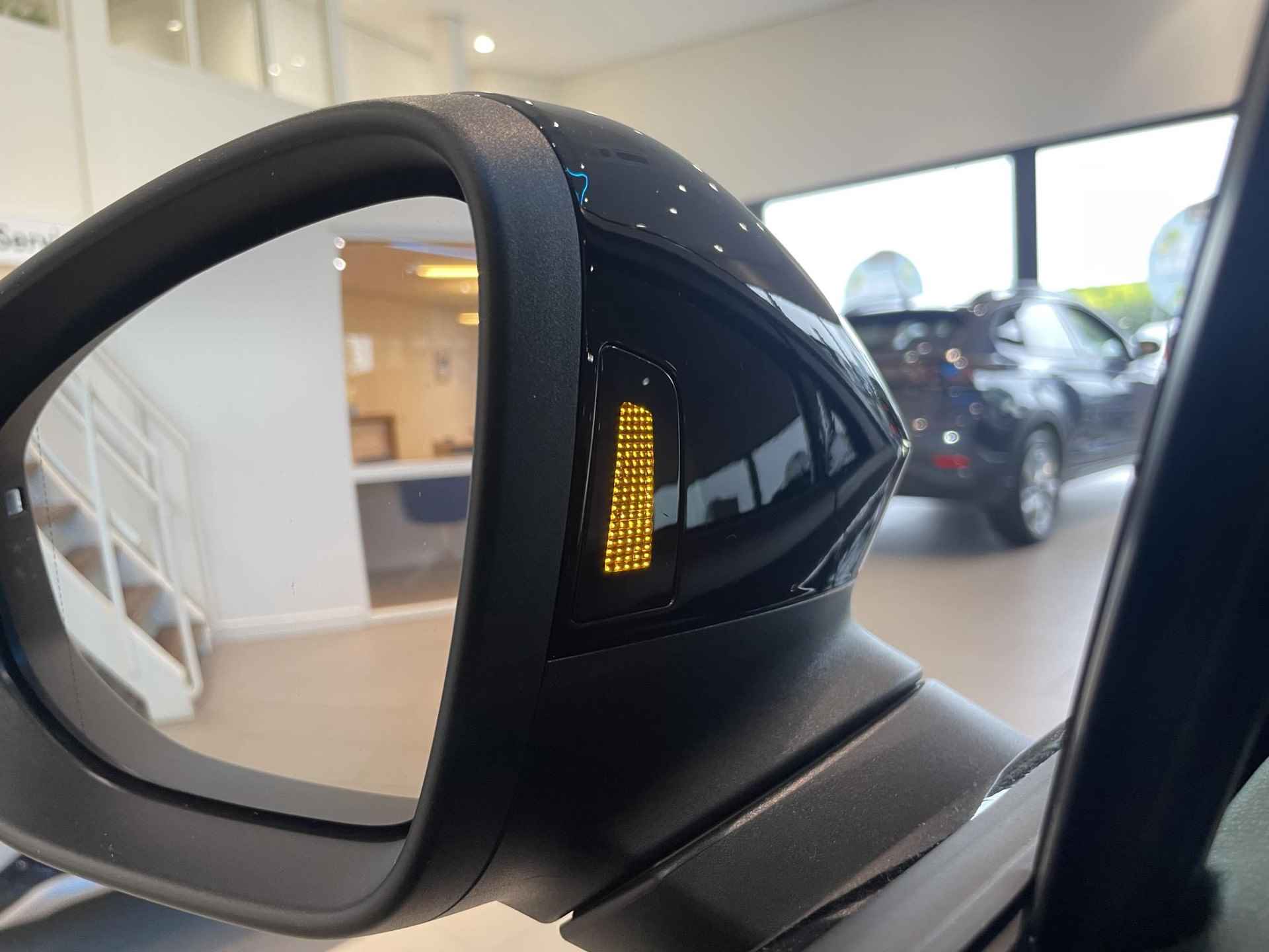 Volkswagen ID.7 Pro Business 77 kWh 286 PK | Apple Carplay | Harman Kardon | 20'' Montreal Velgen | Easy Open & Close | Smart Glass Panoramadak | 360 Camera | Warmtepomp | Sfeerverlichting | Zwenkbare Trekhaak | - 22/32