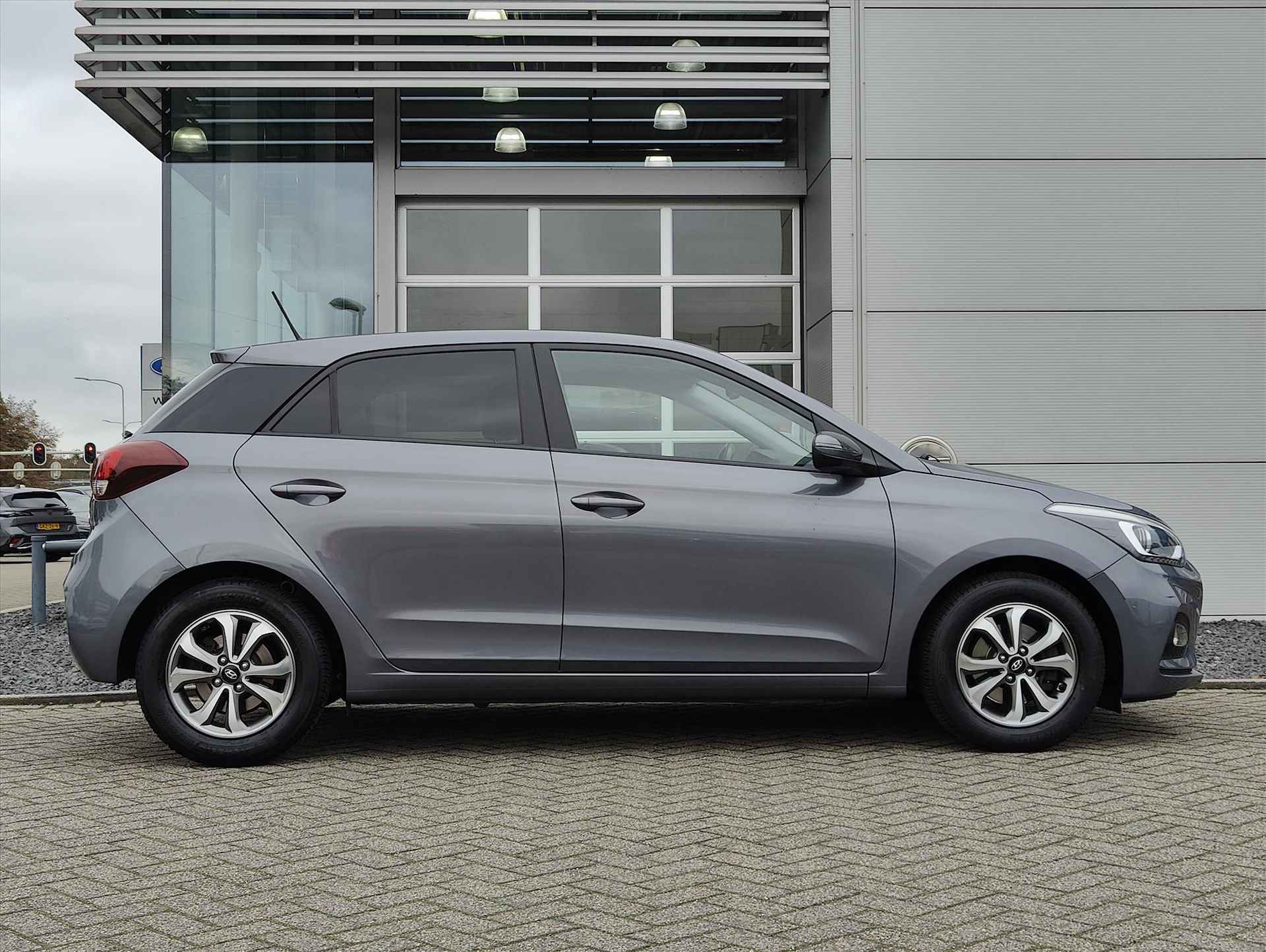 HYUNDAI I20 1.0 T-GDI Blue 100PK Comfort | Cruise Control | Climate Control | Android & Apple Carplay | Camera Achter | Sensoren Achter | - 29/37