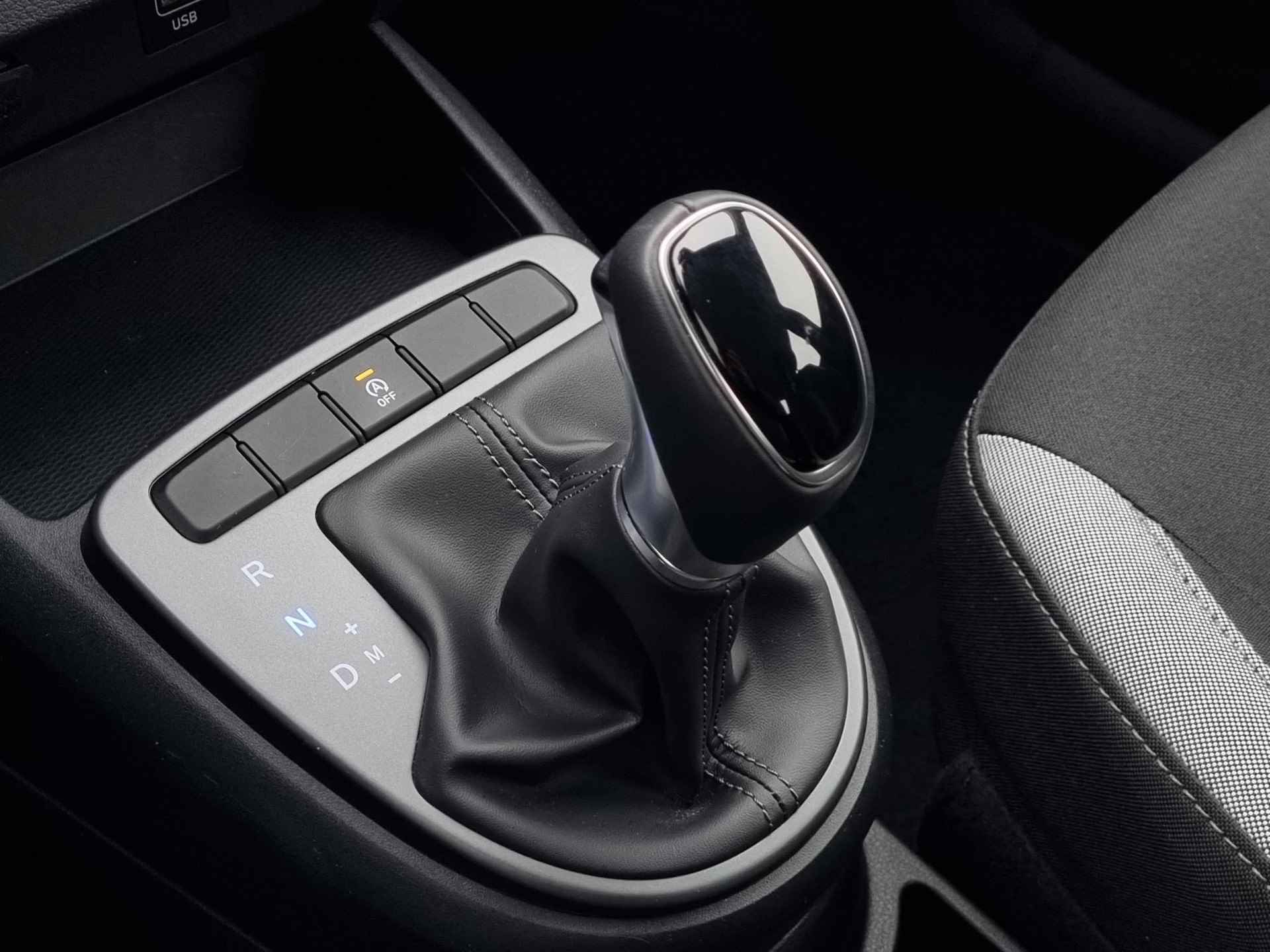 Hyundai i10 1.0 Comfort 5-zits Automaat / Origineel NL / Navigatie via Android Auto/Apple Carplay / - 8/35
