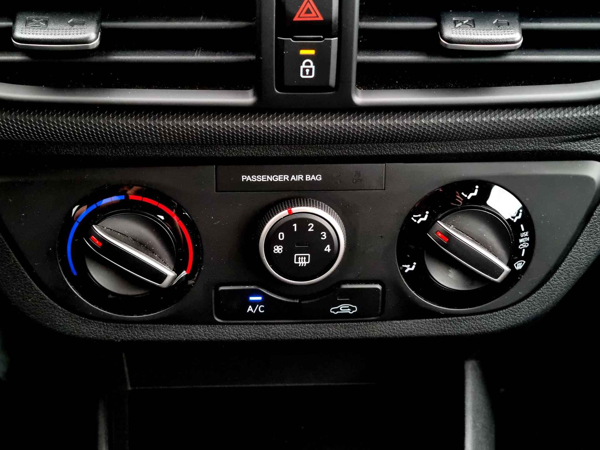 Hyundai i10 1.0 Comfort 5-zits Automaat / Origineel NL / Navigatie via Android Auto/Apple Carplay / - 12/35