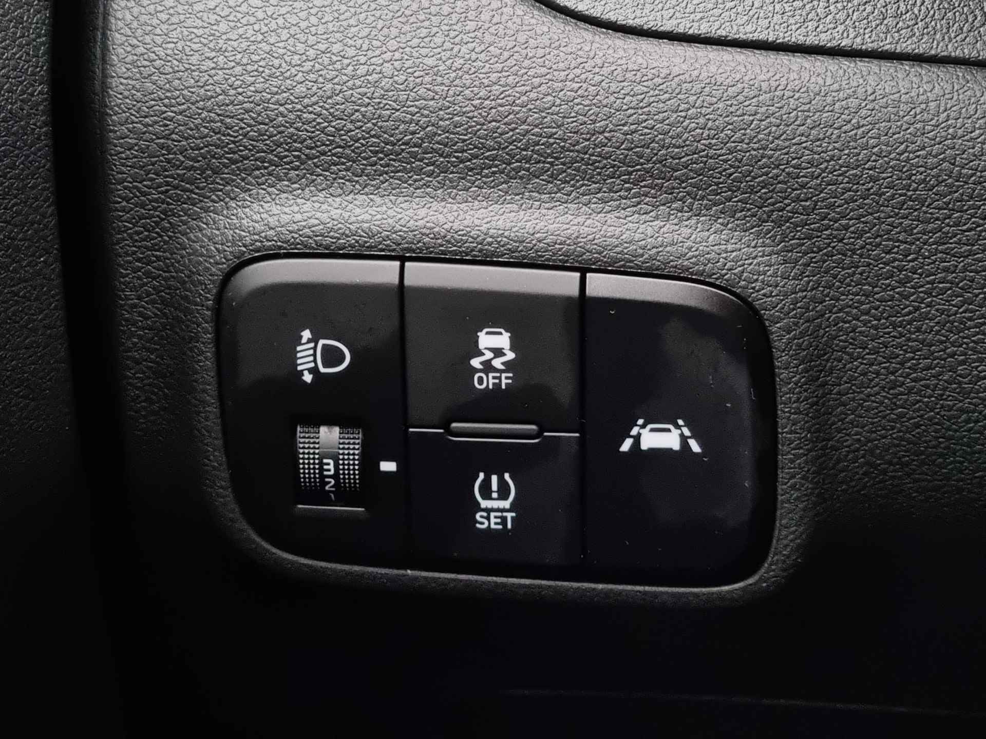 Hyundai i10 1.0 Comfort 5-zits Automaat / Origineel NL / Navigatie via Android Auto/Apple Carplay / - 28/35
