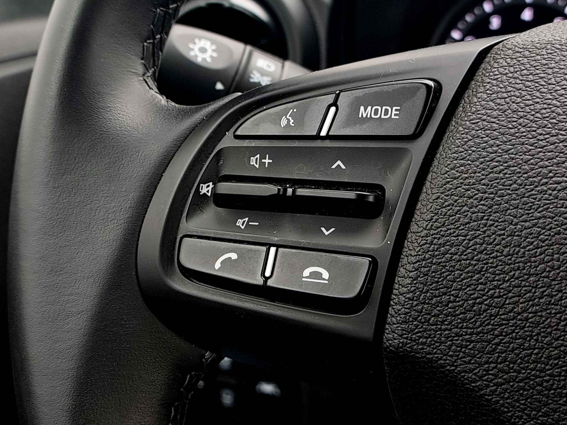 Hyundai i10 1.0 Comfort 5-zits Automaat / Origineel NL / Navigatie via Android Auto/Apple Carplay / - 30/35