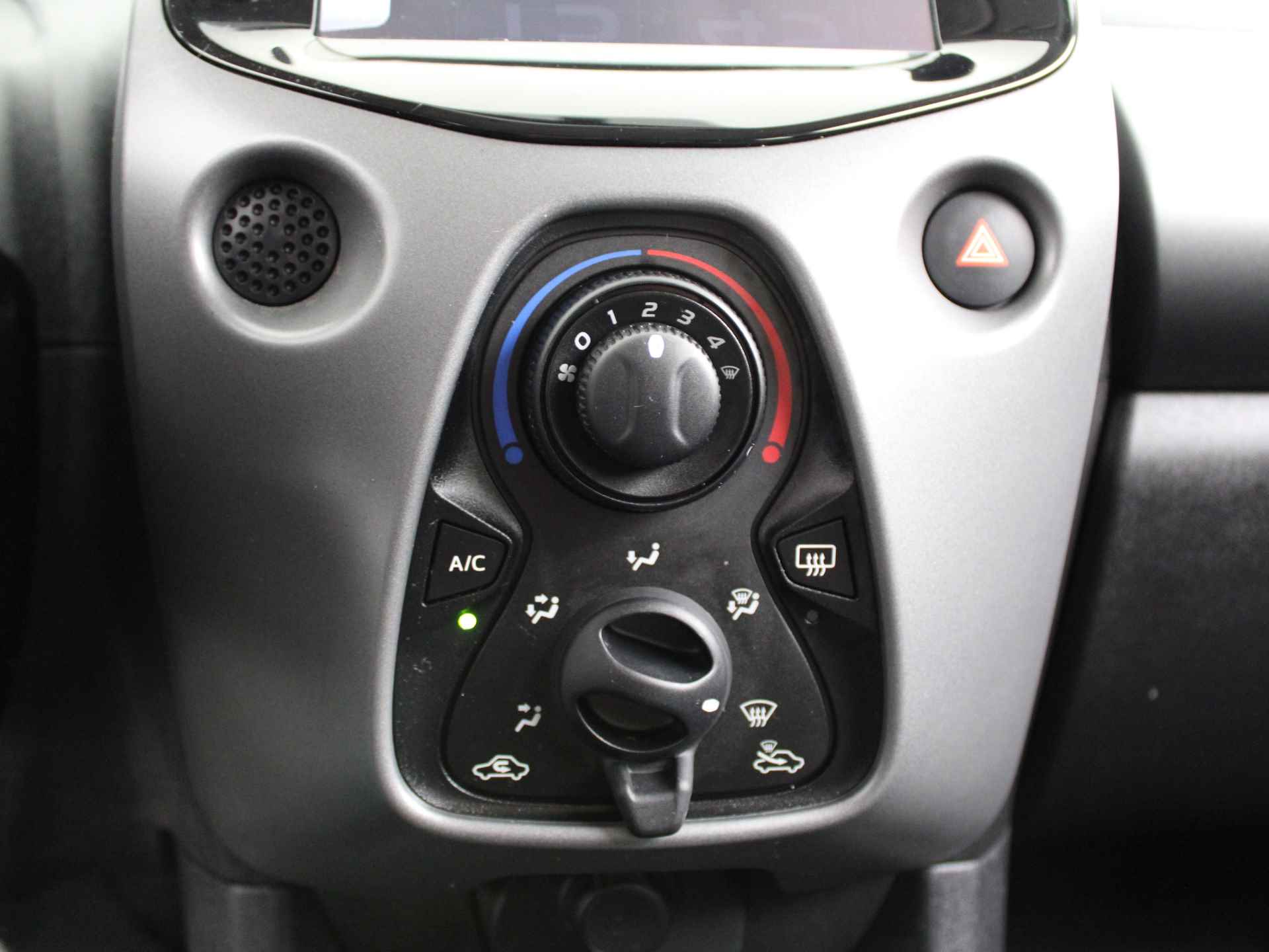 Toyota Aygo 1.0 VVT-i x-play | Camera | Airco | Apple Carplay/Android Auto | - 13/39