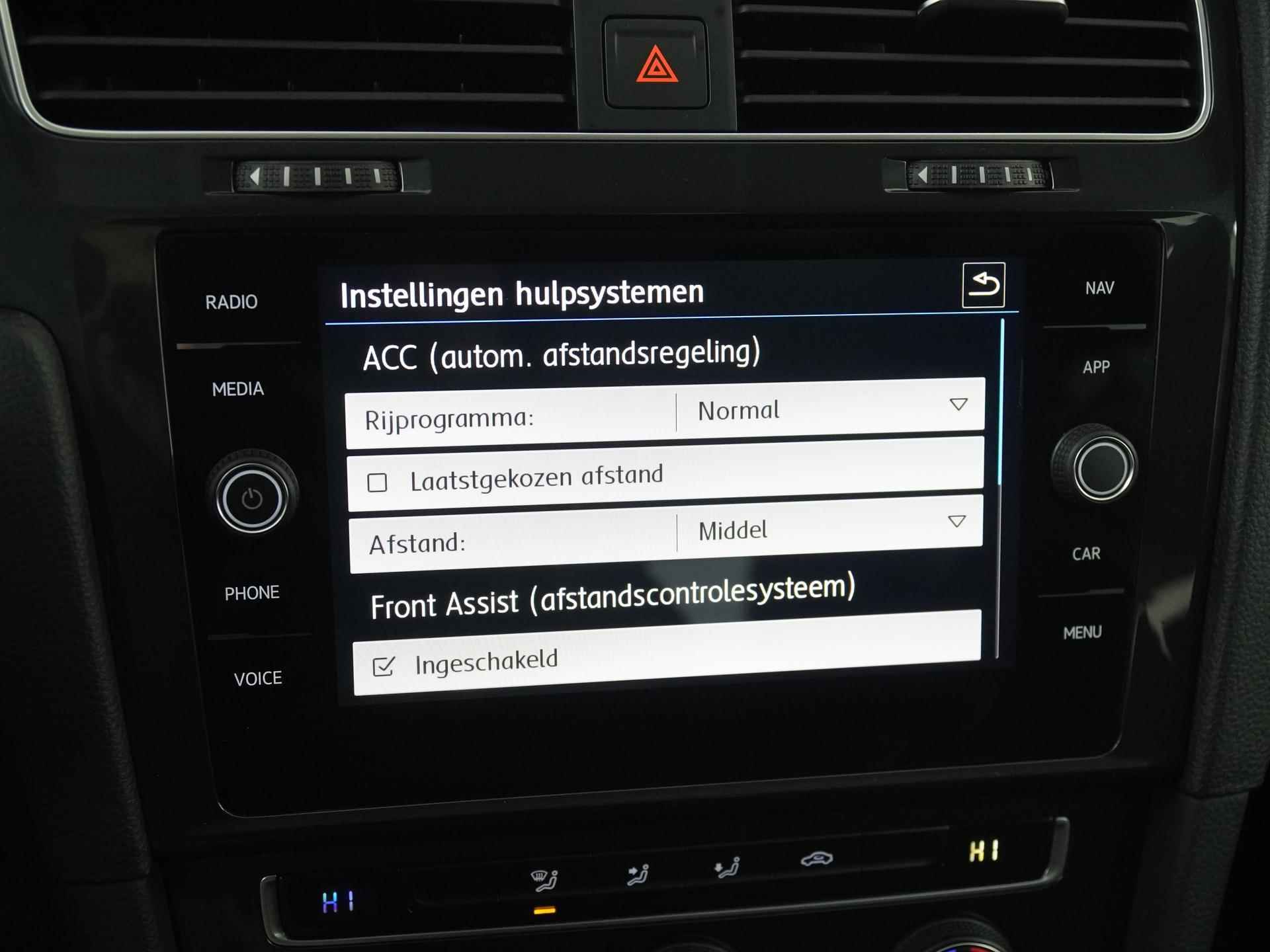 Volkswagen Golf 1.0 TSI Comfortline | Navigatie | Apple Carplay | Adapt Cruise | Zondag Open! - 18/33