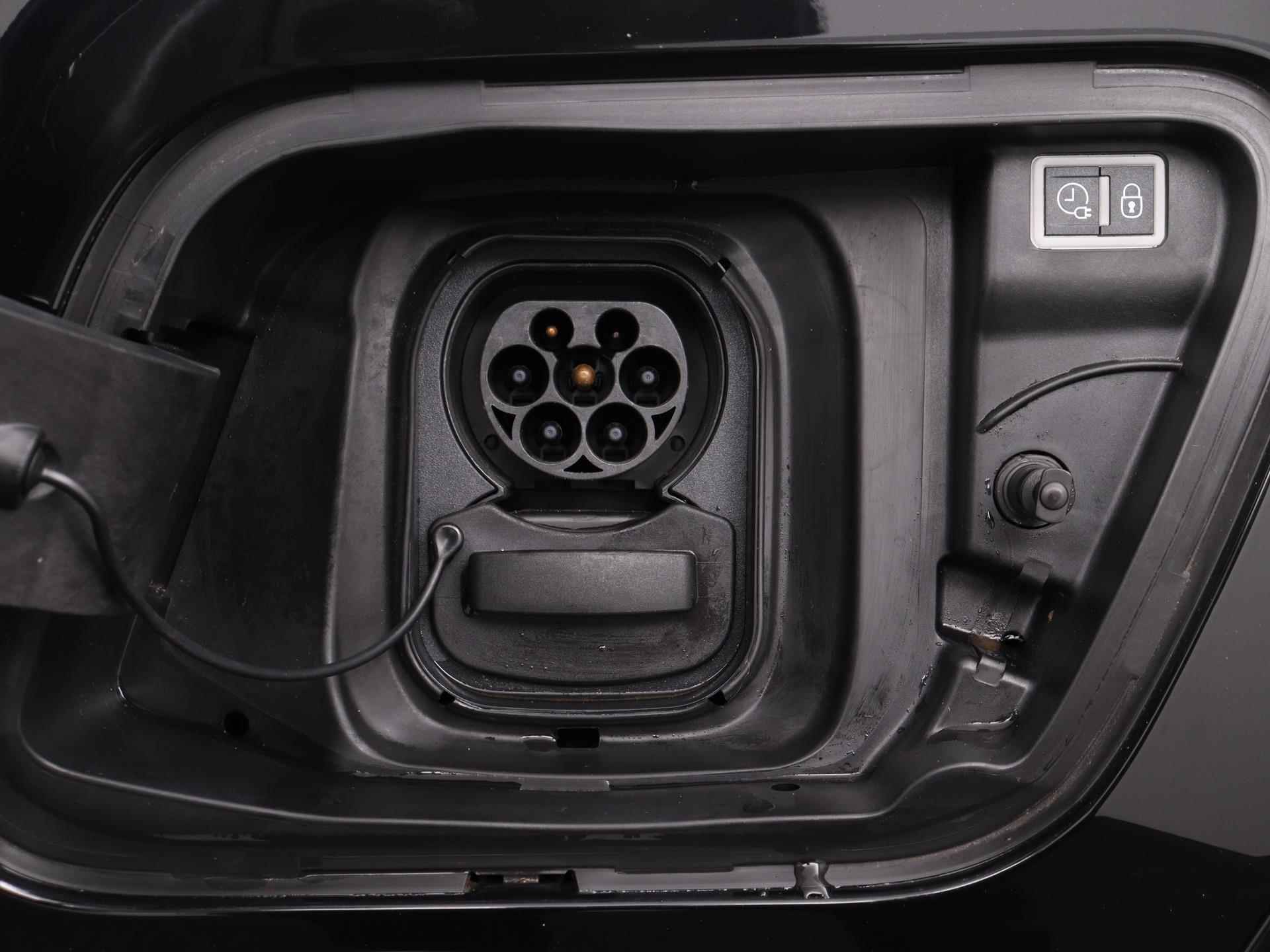 Peugeot e-2008 EV GT 50 kWh | Navigatie | Camera | Trekhaak | Sportstoelen | Licht Metalen Velgen 17" - 9/41