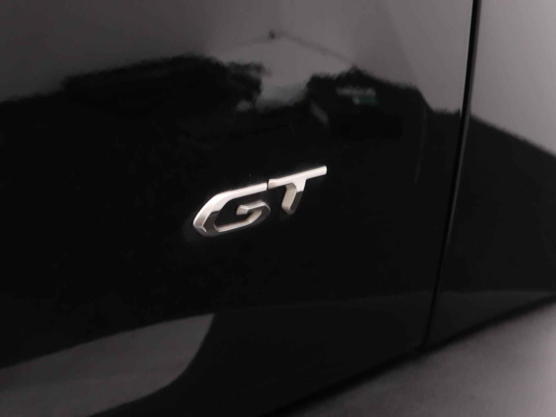 Peugeot e-2008 EV GT 50 kWh | Navigatie | Camera | Trekhaak | Sportstoelen | Licht Metalen Velgen 17" - 17/41