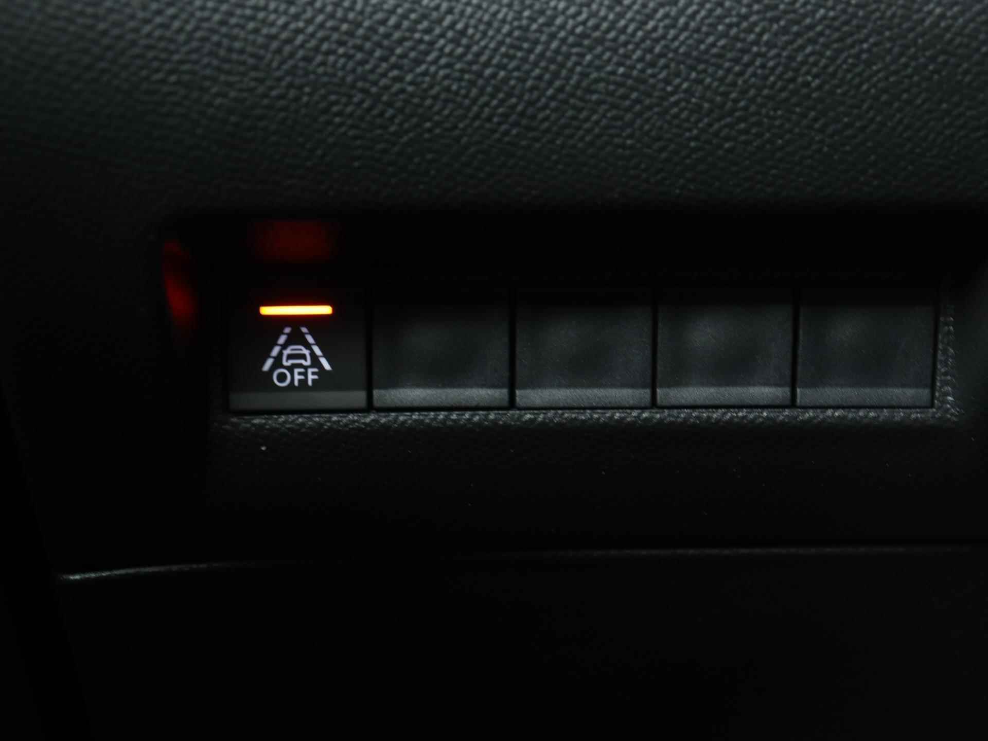 Peugeot e-2008 EV GT 50 kWh | Navigatie | Camera | Trekhaak | Sportstoelen | Licht Metalen Velgen 17" - 27/41