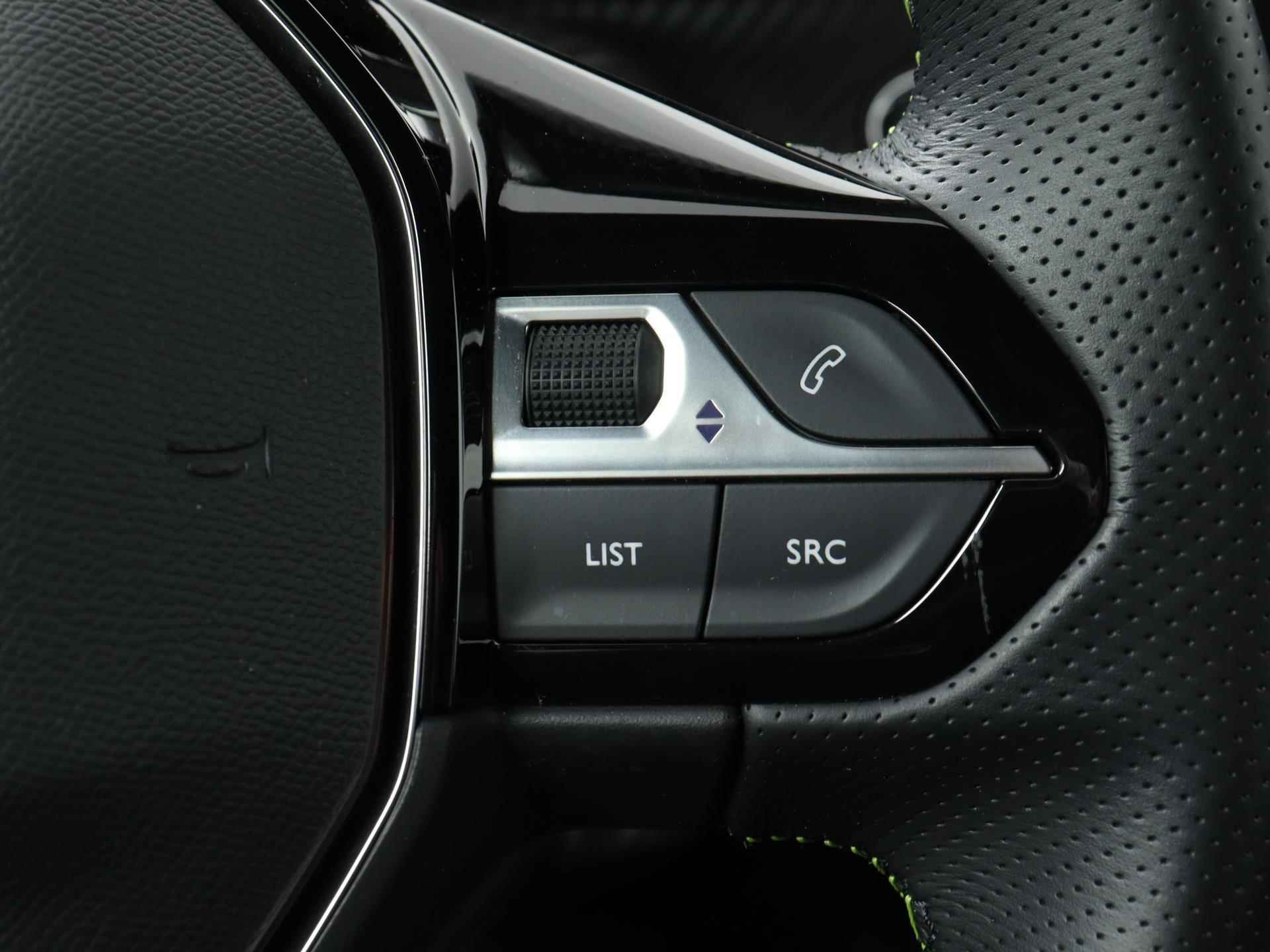 Peugeot e-2008 EV GT 50 kWh | Navigatie | Camera | Trekhaak | Sportstoelen | Licht Metalen Velgen 17" - 29/41