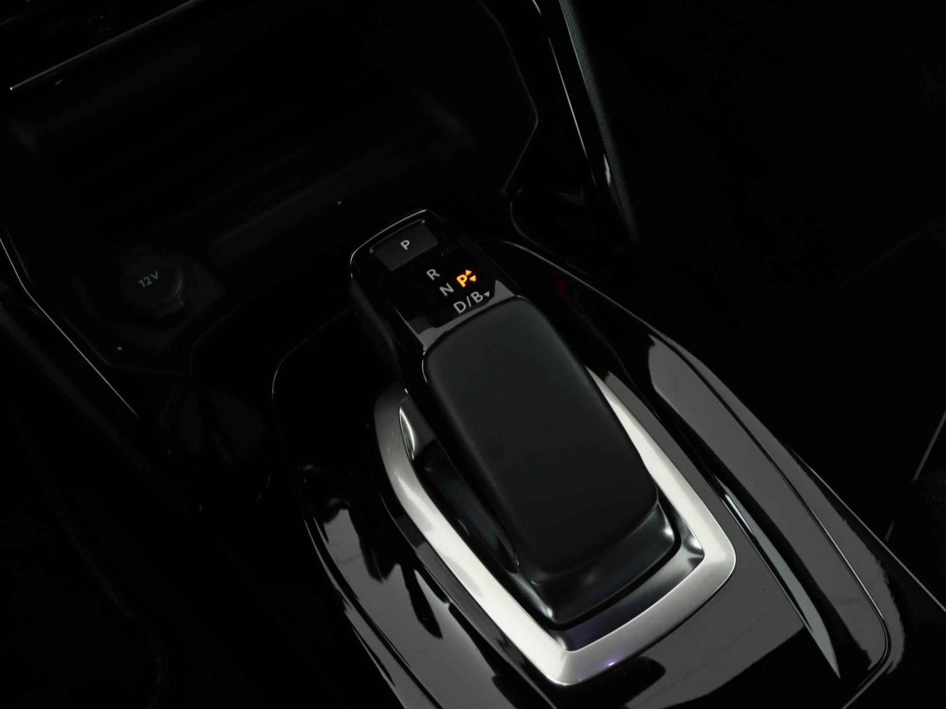 Peugeot e-2008 EV GT 50 kWh | Navigatie | Camera | Trekhaak | Sportstoelen | Licht Metalen Velgen 17" - 38/41