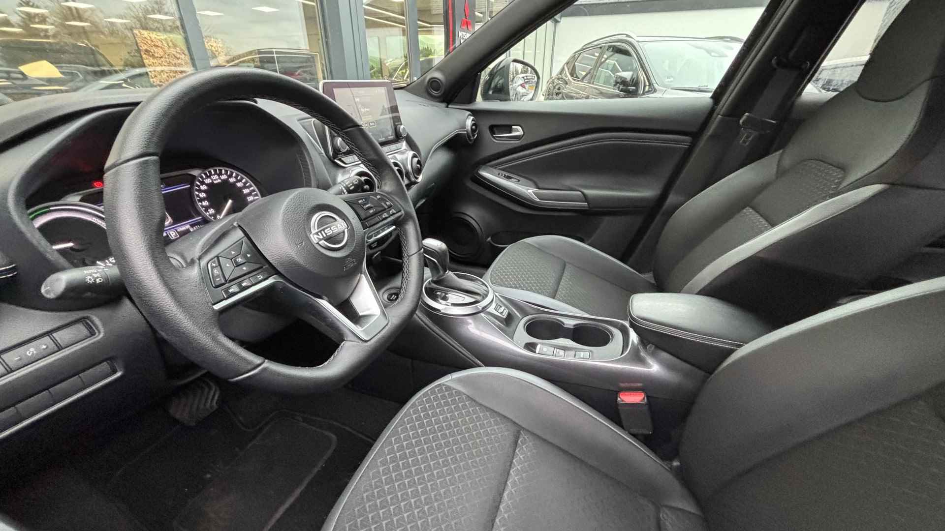 Nissan Juke 1.6 Hybrid 143 N-Connecta - 19/25