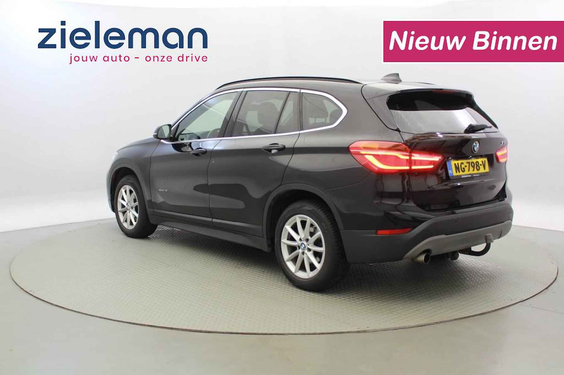 BMW X1 sDrive18i Centennial Executive - LED, Clima, Trekhaak - 3/28