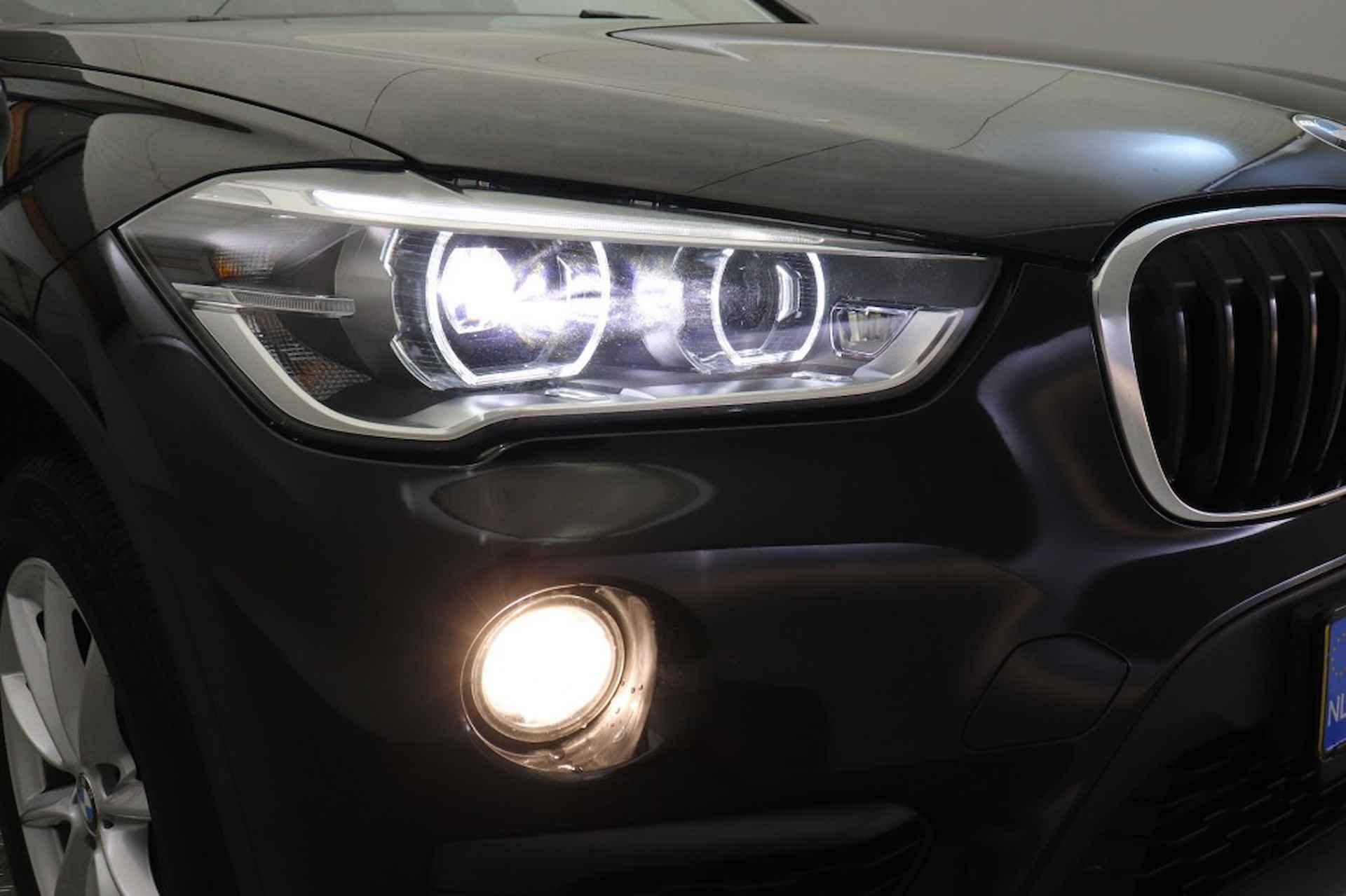 BMW X1 sDrive18i Centennial Executive - LED, Clima, Trekhaak - 24/28